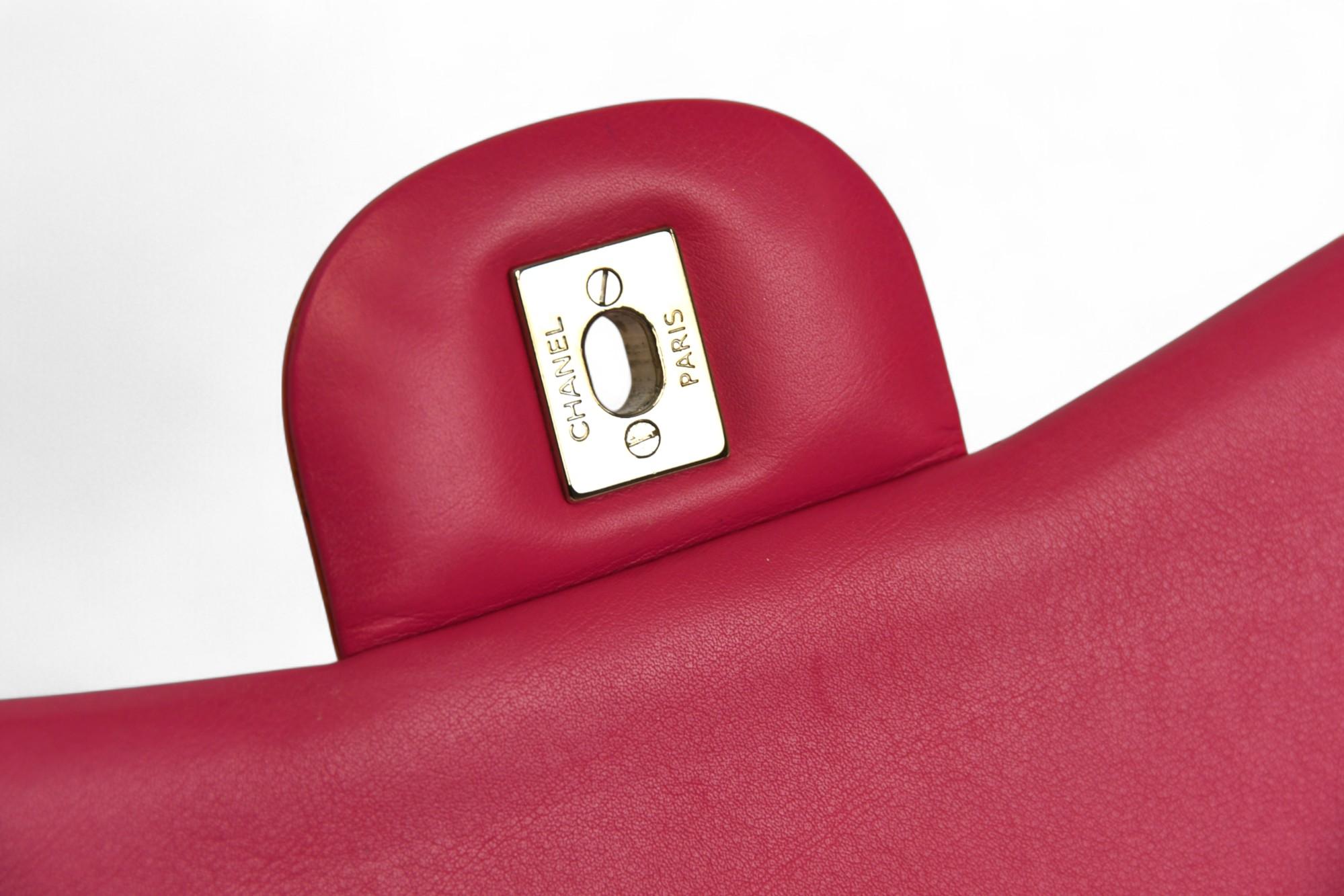 Rosso Chanel Classic Jumbo Double Flap Bag 2014 in pelle verniciata trapuntata color lampone in vendita