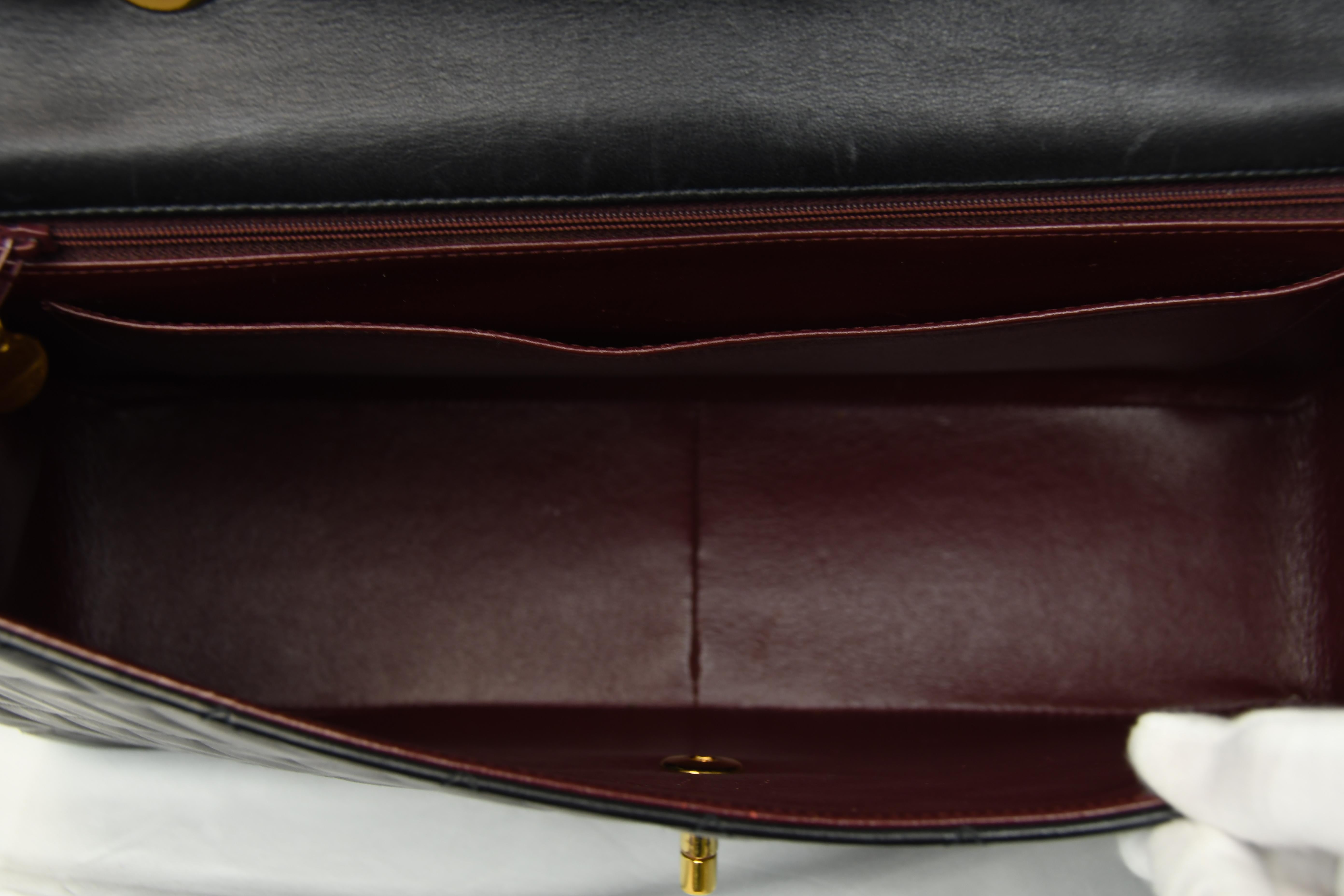 Chanel Classic XL Borsa con patta singola in pelle di agnello nera Inizio anni 2000 in vendita 2