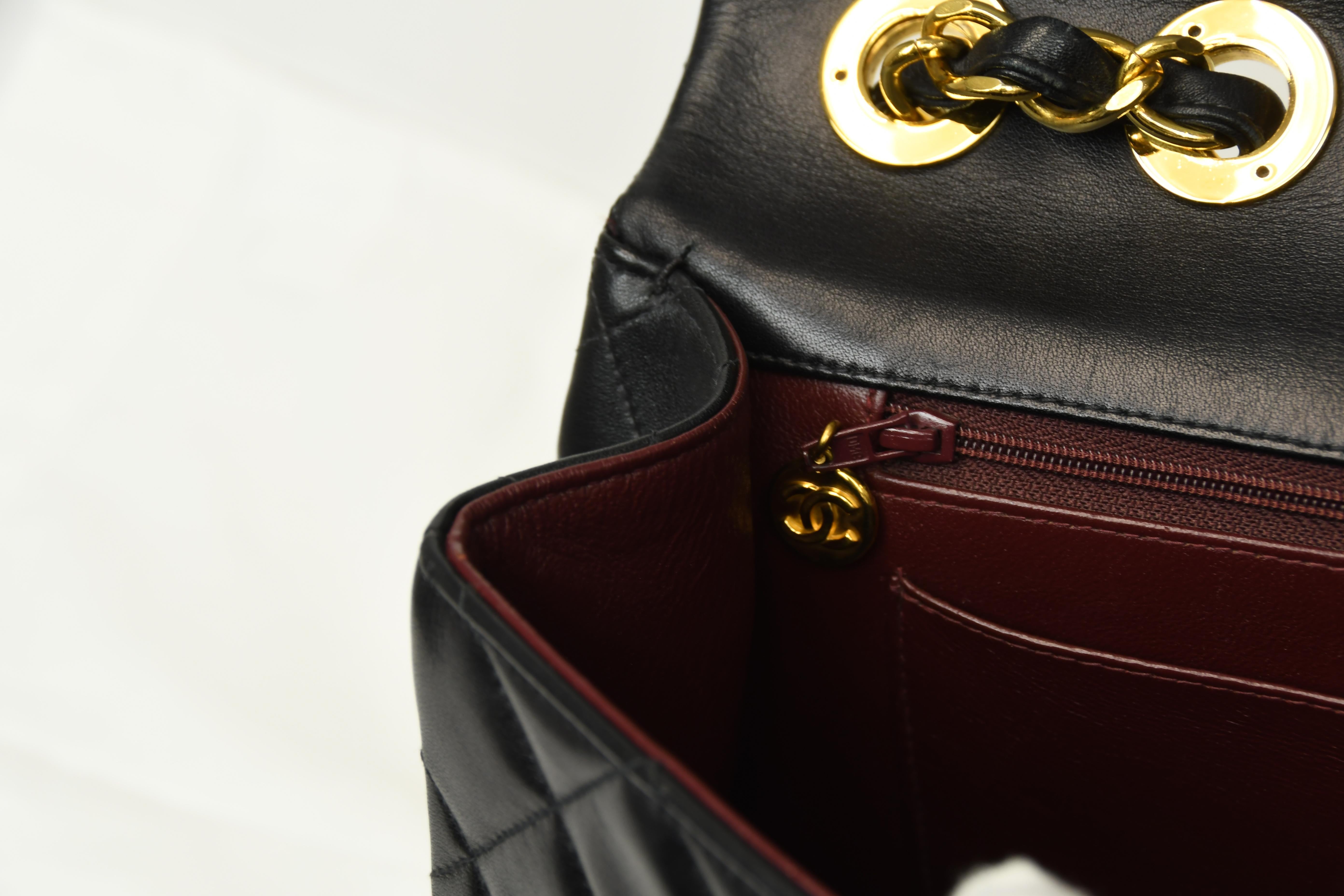 Chanel Classic XL Borsa con patta singola in pelle di agnello nera Inizio anni 2000 in vendita 1