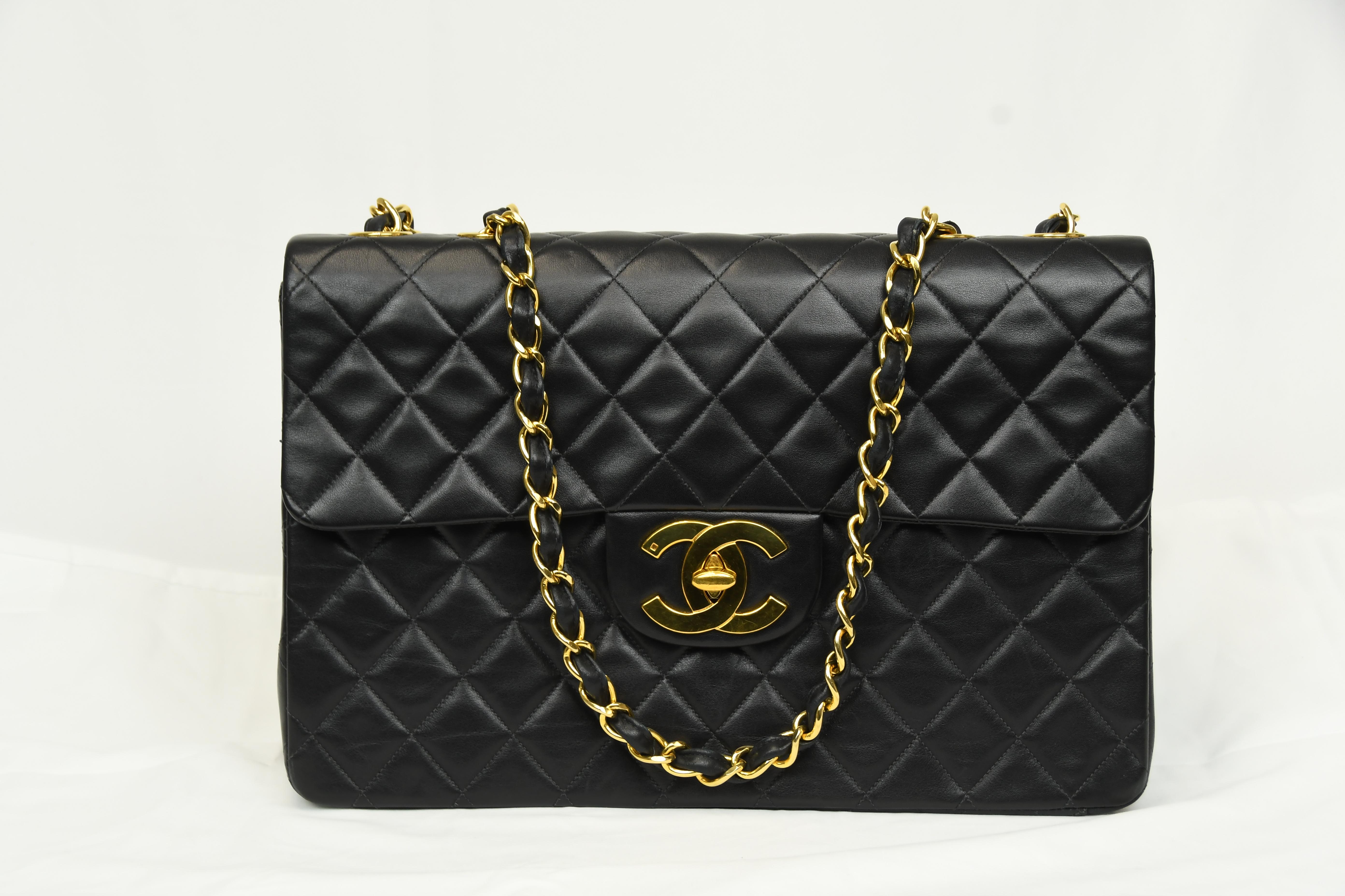 Chanel Classic XL Borsa con patta singola in pelle di agnello nera Inizio anni 2000 in vendita 5