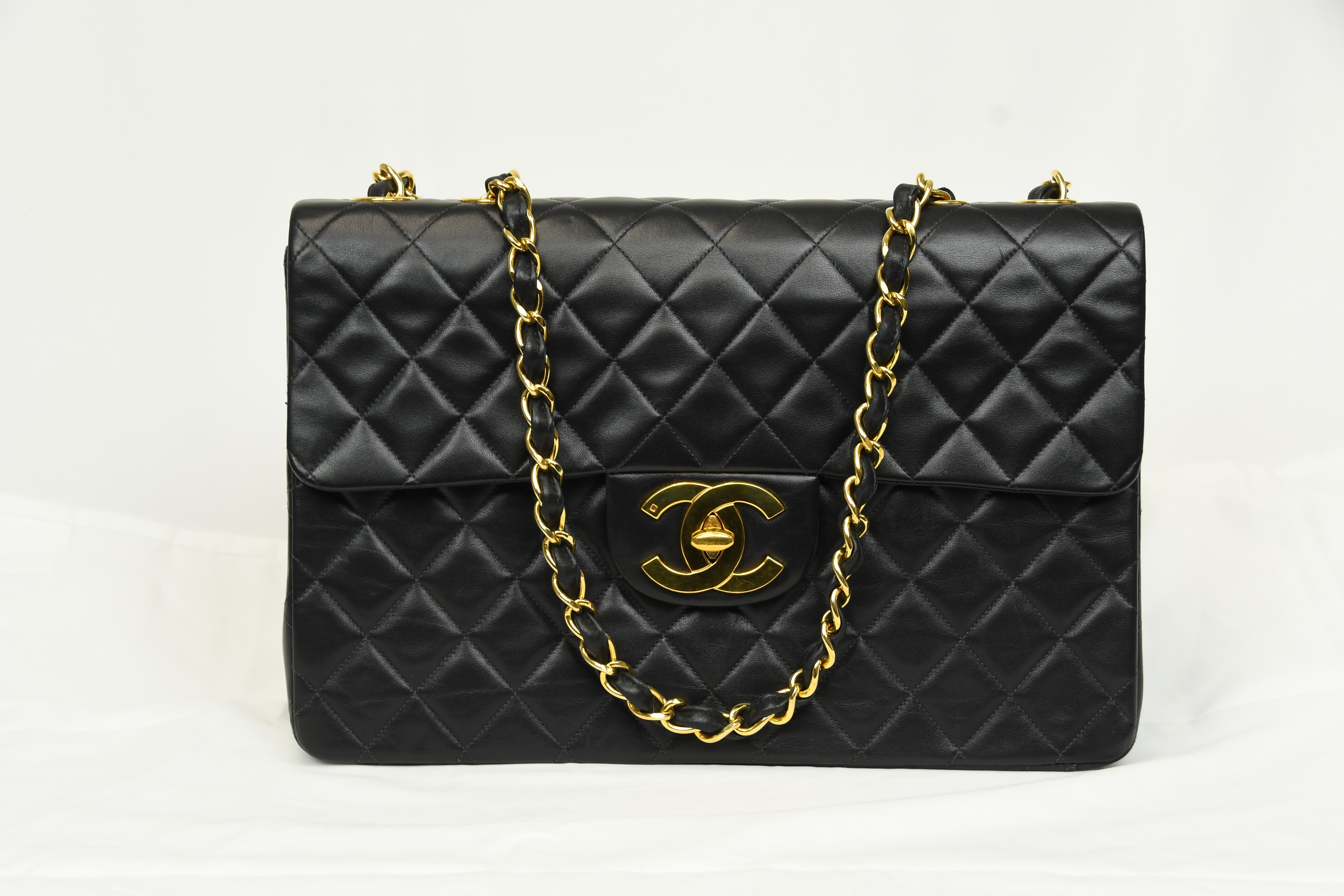 Chanel Classic XL Borsa con patta singola in pelle di agnello nera Inizio anni 2000 in vendita 6