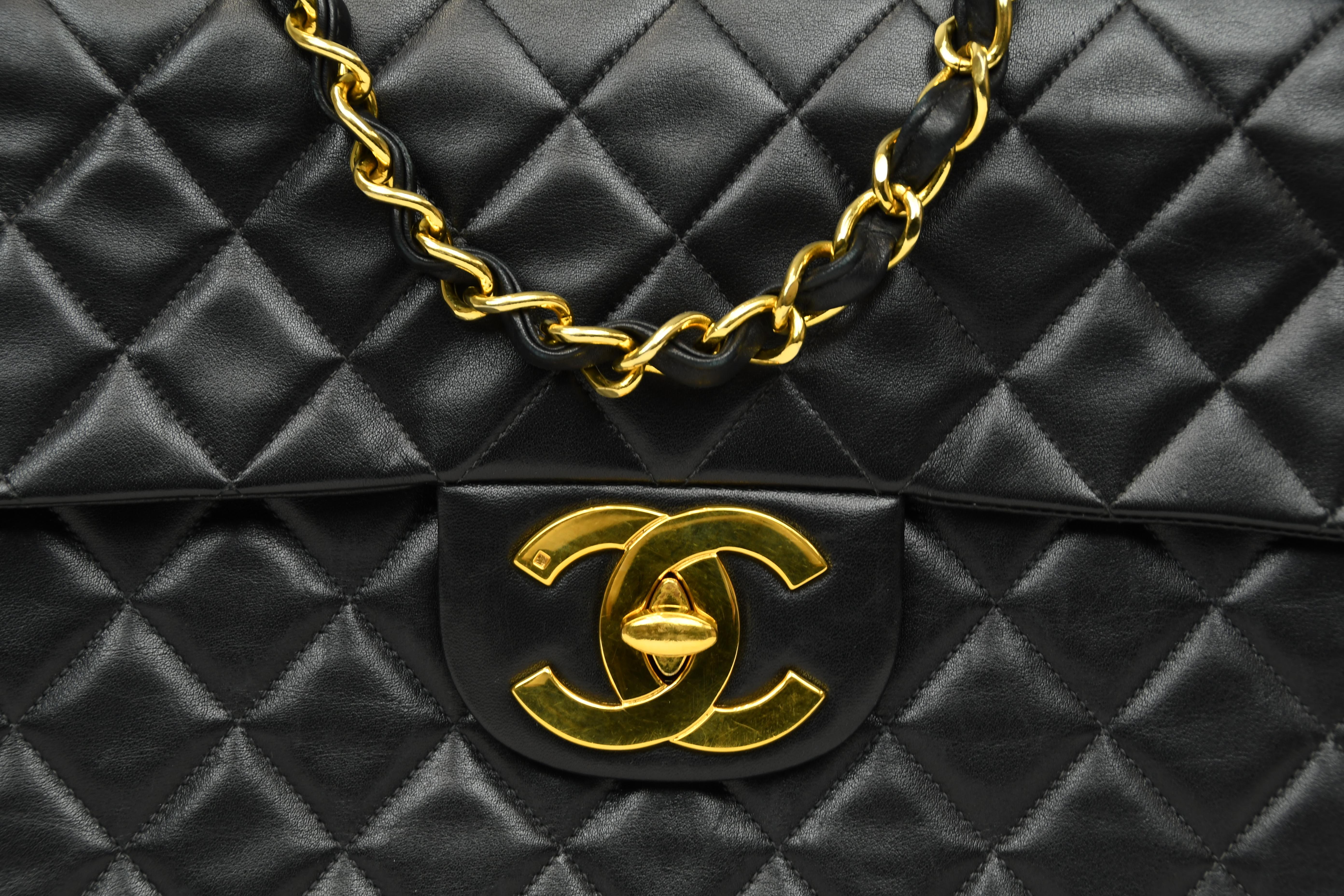 Chanel Classic XL Borsa con patta singola in pelle di agnello nera Inizio anni 2000 in vendita 7