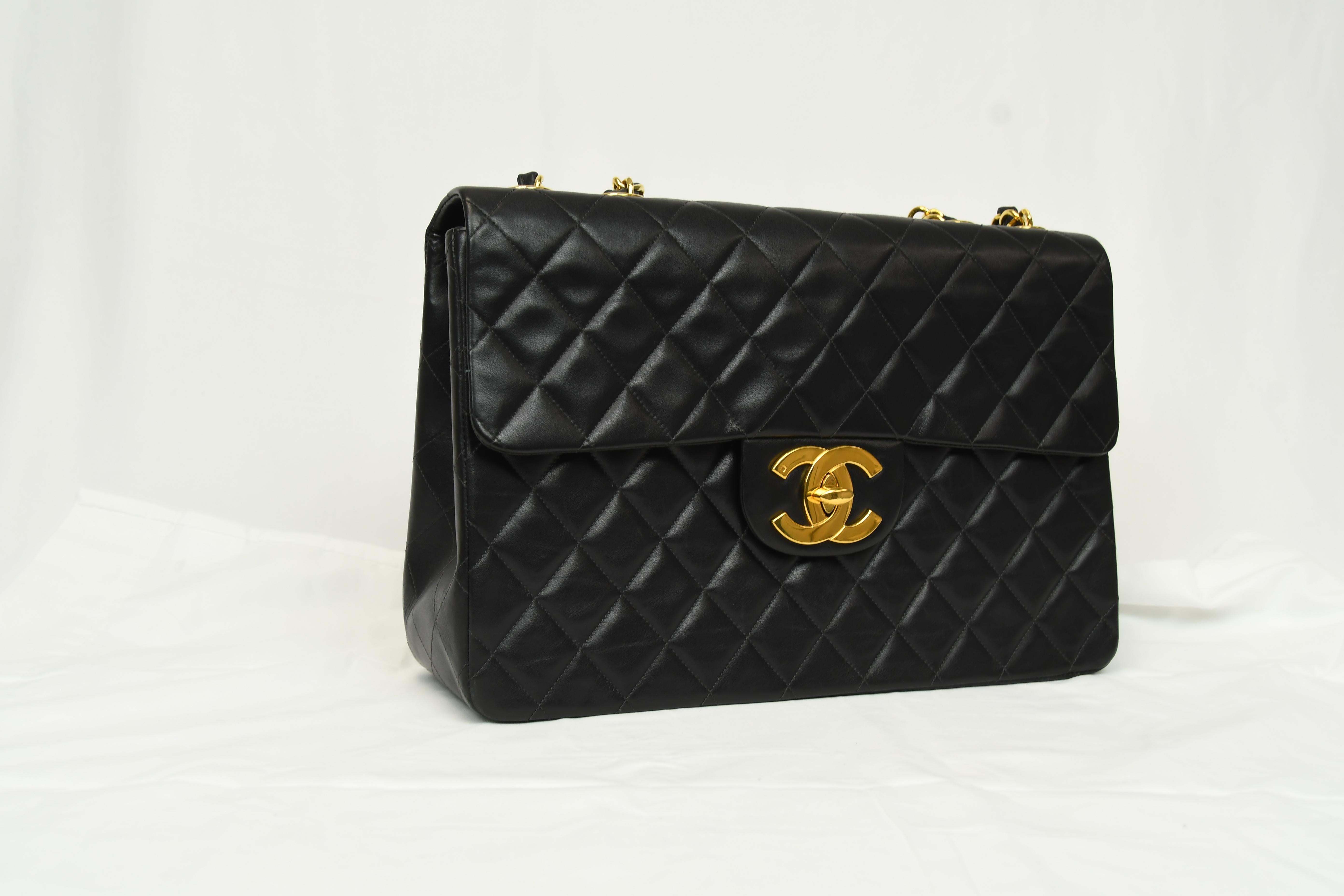 Chanel Classic XL Borsa con patta singola in pelle di agnello nera Inizio anni 2000 in vendita 11