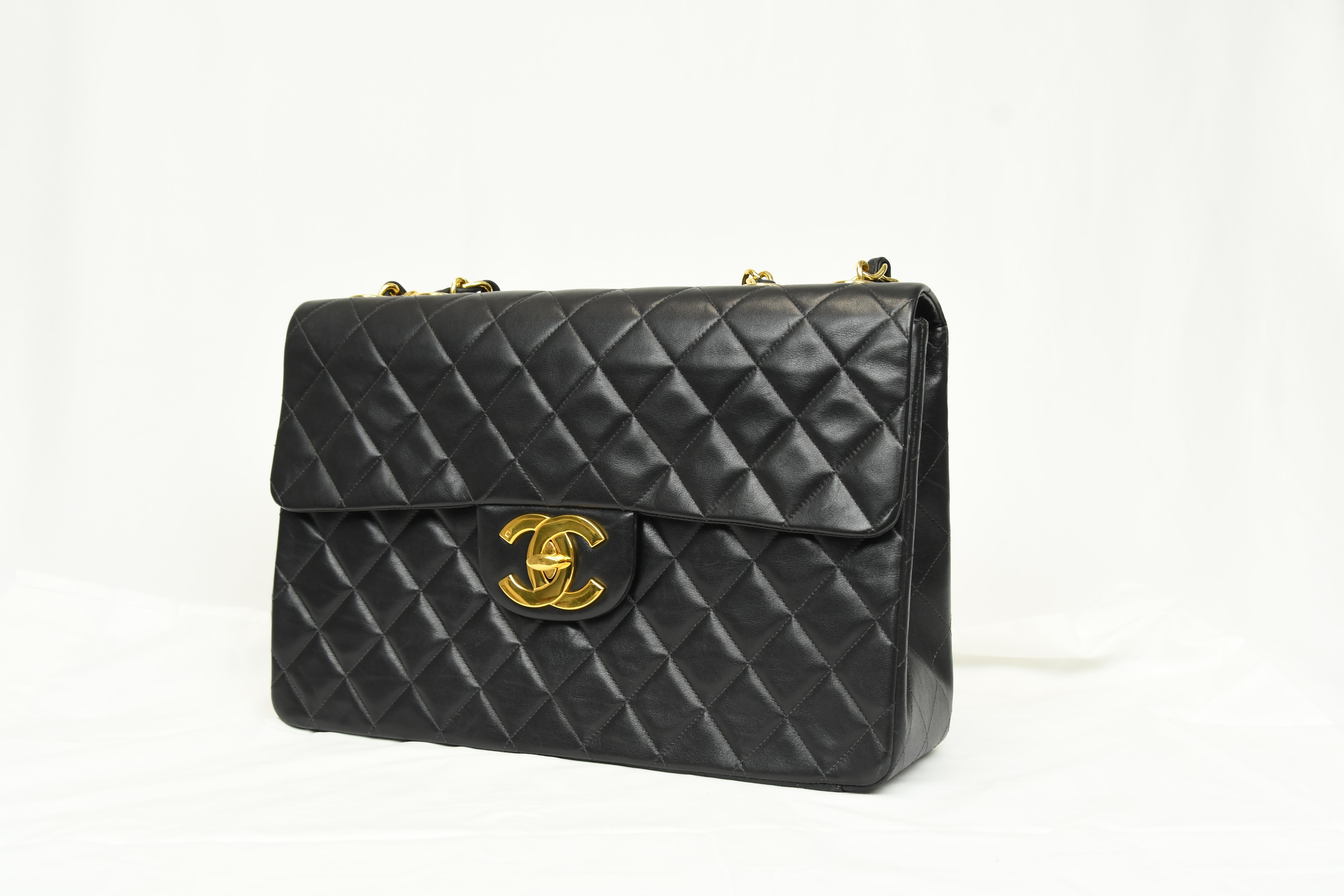 Chanel Classic XL Borsa con patta singola in pelle di agnello nera Inizio anni 2000 in vendita 8