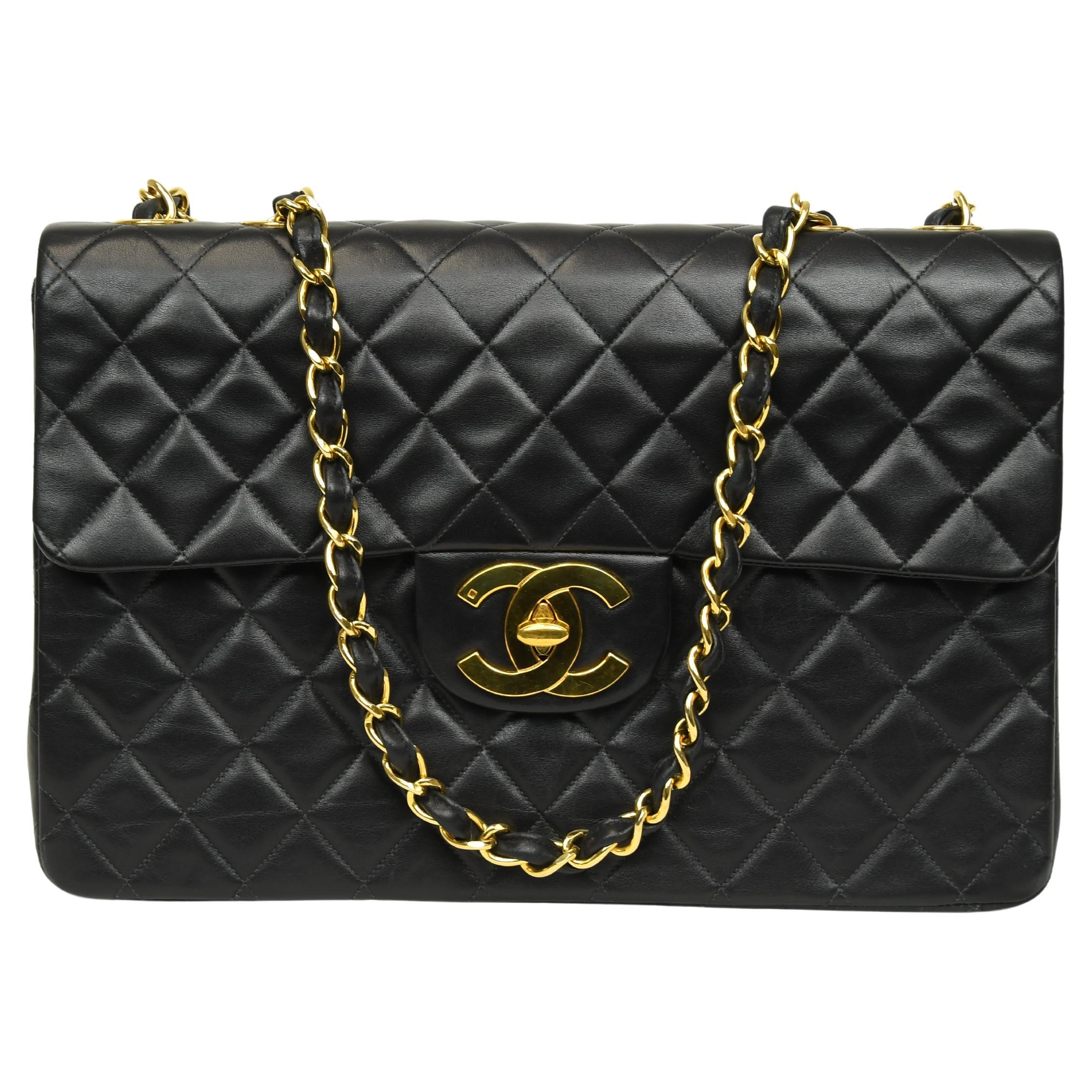Chanel Classic XL Borsa con patta singola in pelle di agnello nera Inizio anni 2000 in vendita