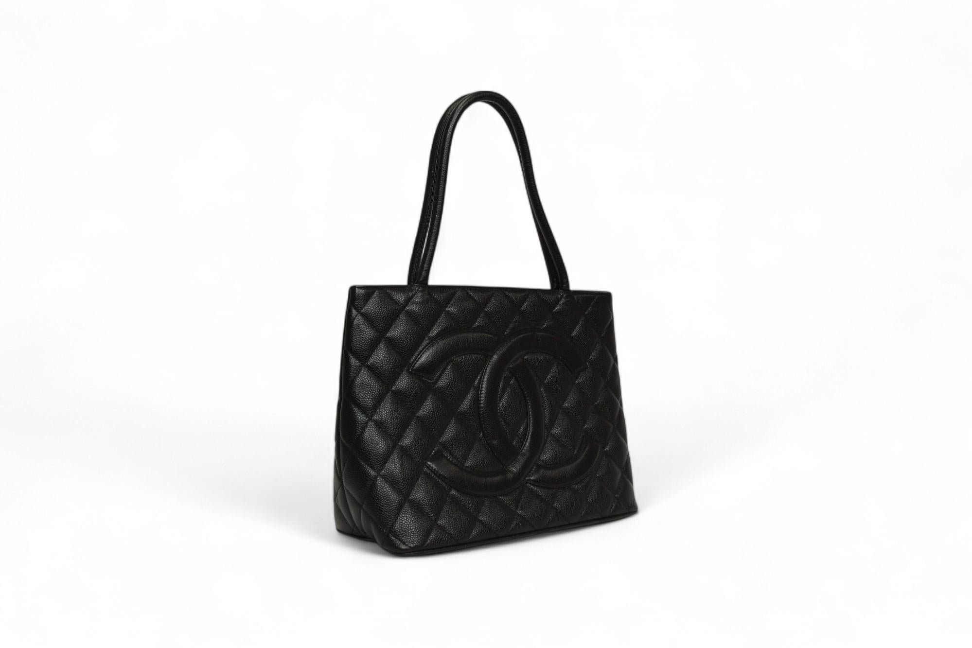Chanel Caviar Quilted Medallion Tote Nero  Tote classica con zip CC In condizioni buone in vendita a West Hartford, CT