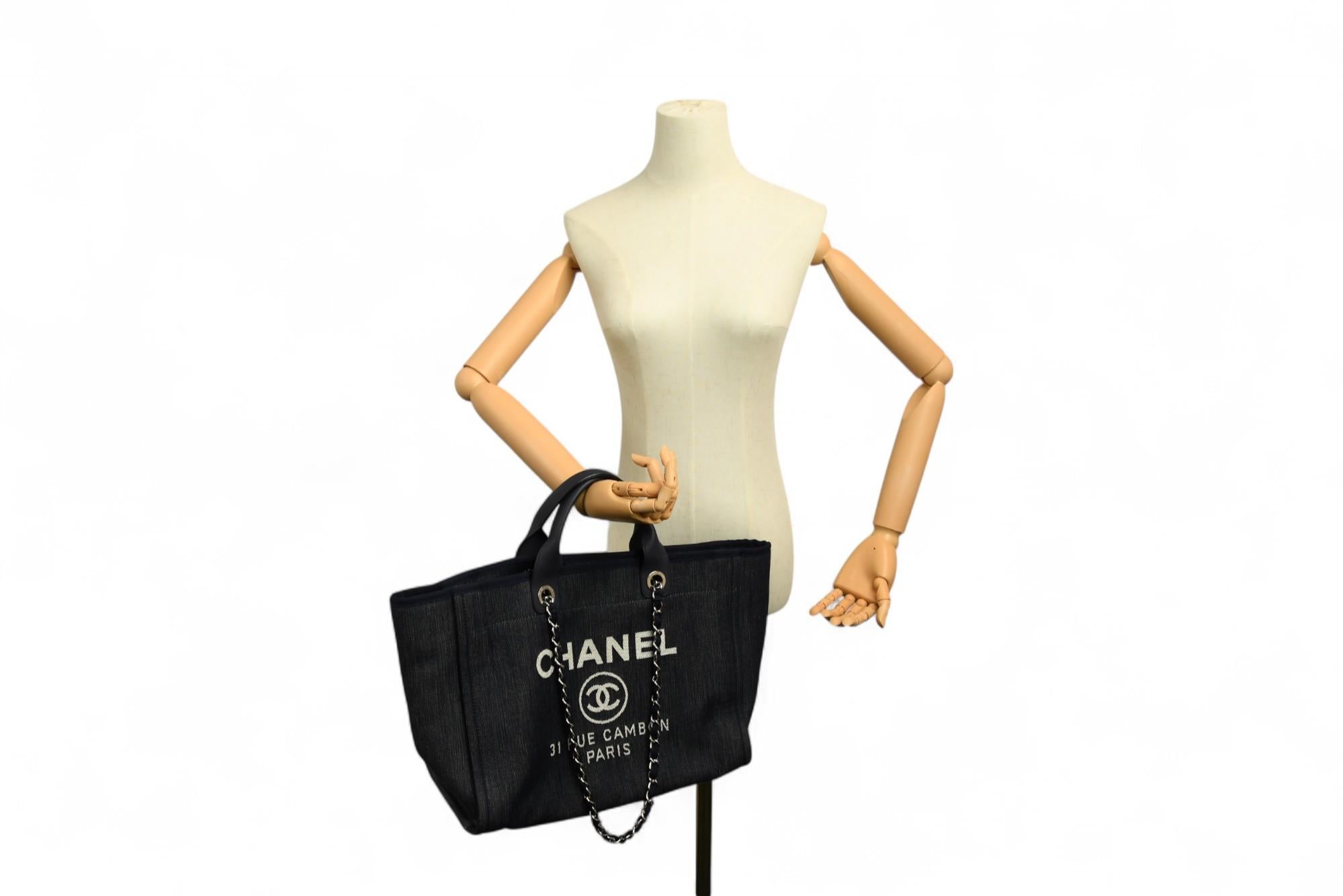 Noir Chanel Deauville Tote Denim Canvas  31 Rue Cambon Shopper à poignée en chaîne en vente