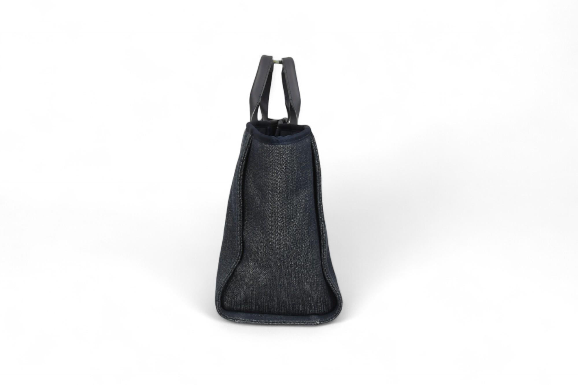 Chanel Deauville Tote Denim Canvas  31 Rue Cambon Shopper à poignée en chaîne Pour femmes en vente
