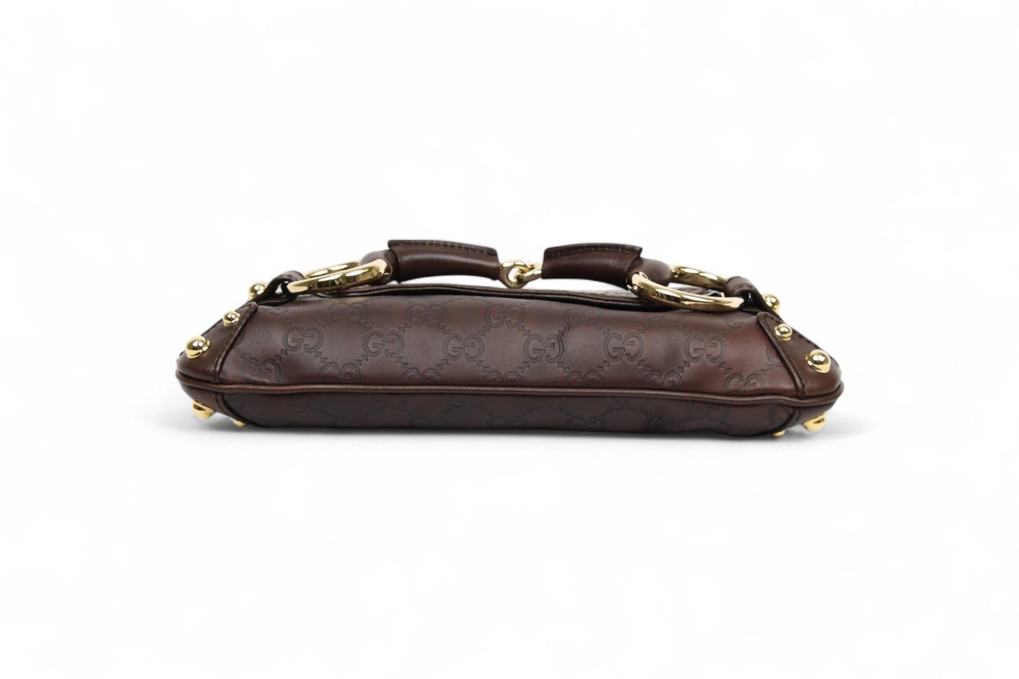 Gucci Guccissima Petite pochette à chaîne en mors de cheval Cuir embossé chocolat Pour femmes en vente