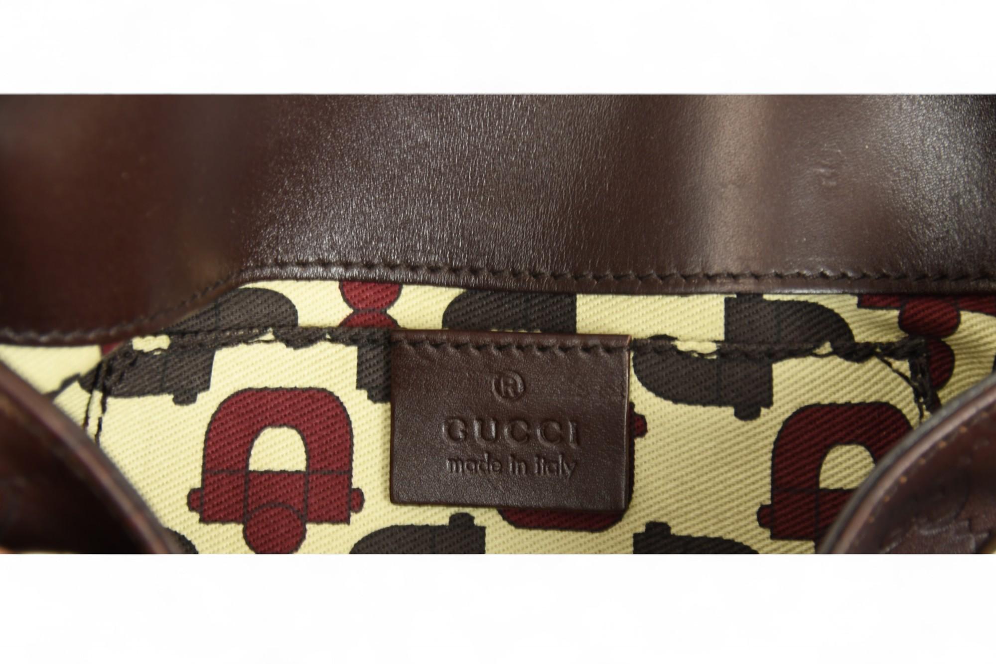 Gucci Guccissima Petite pochette à chaîne en mors de cheval Cuir embossé chocolat en vente 4
