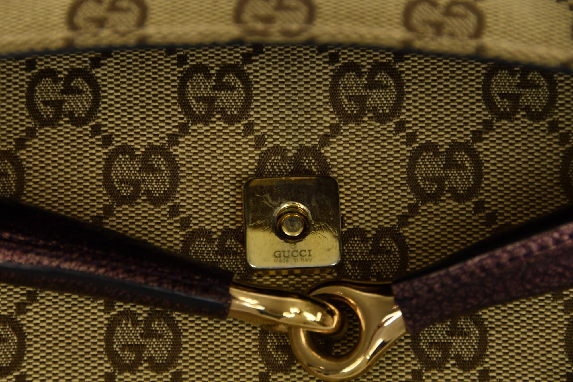 Gucci Monogram Canvas Horsebit Clutch  Goldkette & Metallic-Leder im Angebot 2