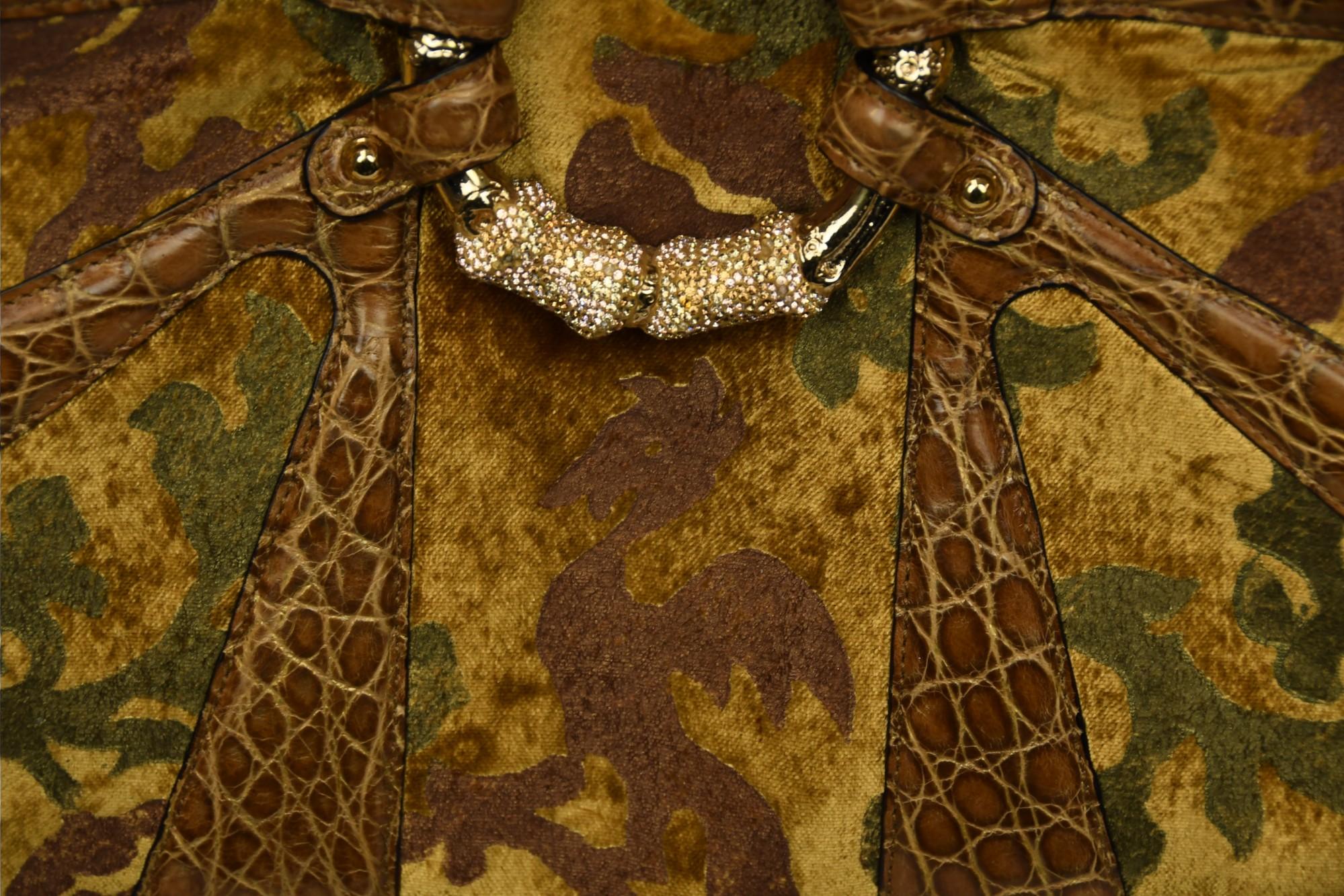 Tom Ford for Gucci Borsa a tracolla in broccato di velluto e coccodrillo  Frizione a forma di drago in vendita 1