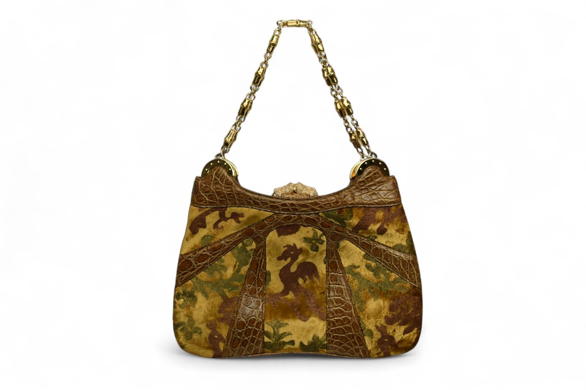 Tom Ford for Gucci Borsa a tracolla in broccato di velluto e coccodrillo  Frizione a forma di drago in vendita 3