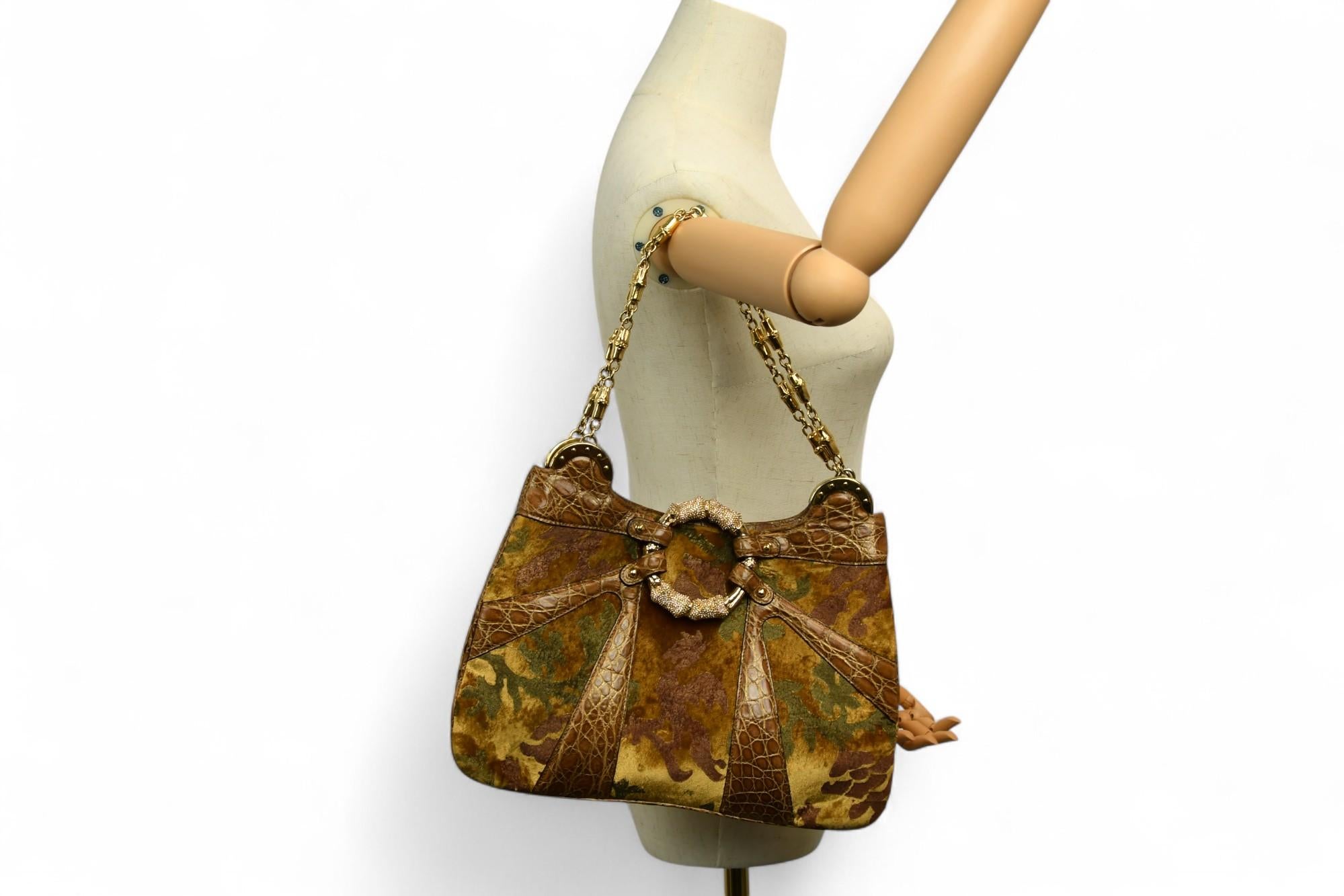 Tom Ford for Gucci Borsa a tracolla in broccato di velluto e coccodrillo  Frizione a forma di drago in vendita 5