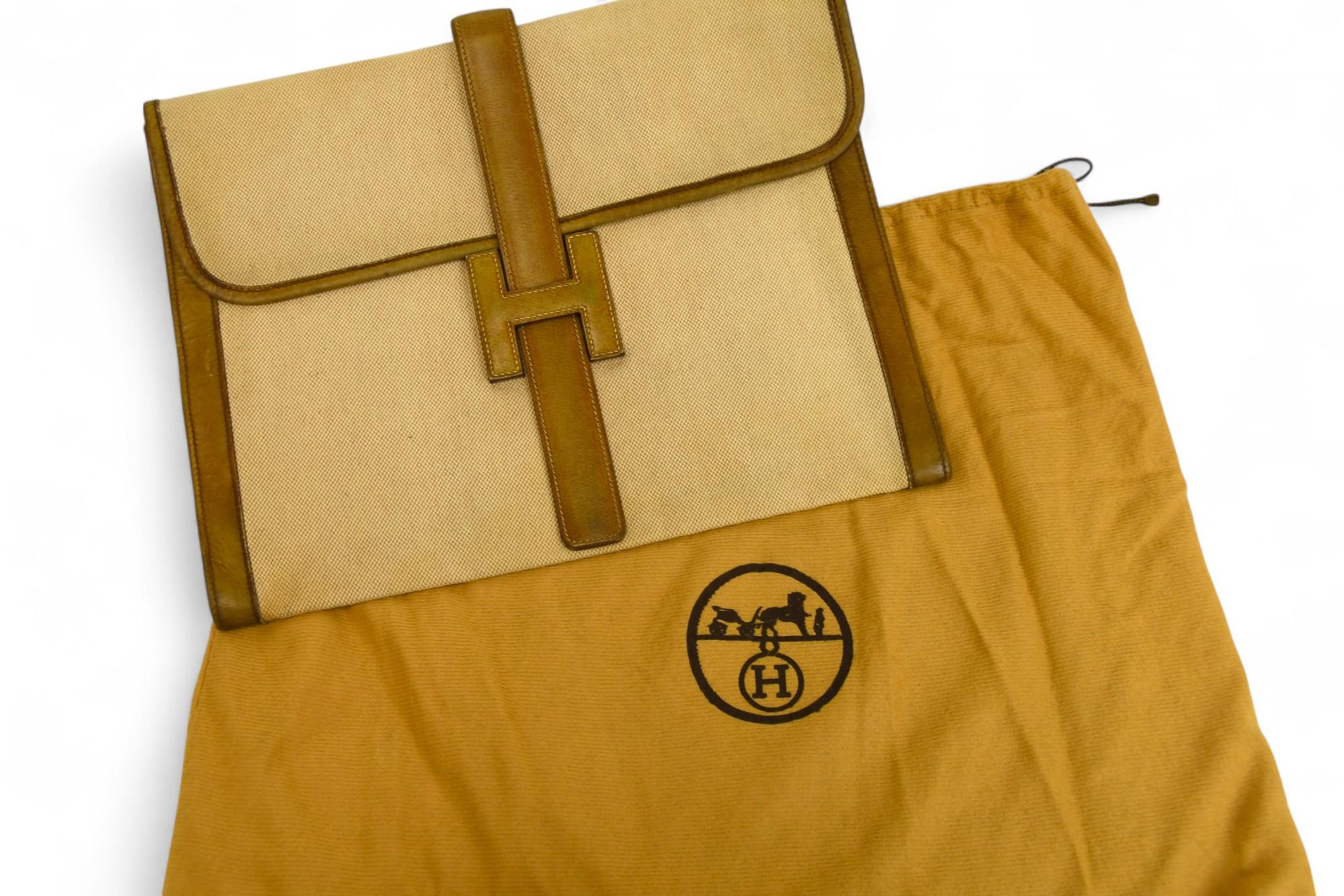 Hermès Tan Peau Porc Toile Jige GM 34 Pochette stile busta classica in vendita 5