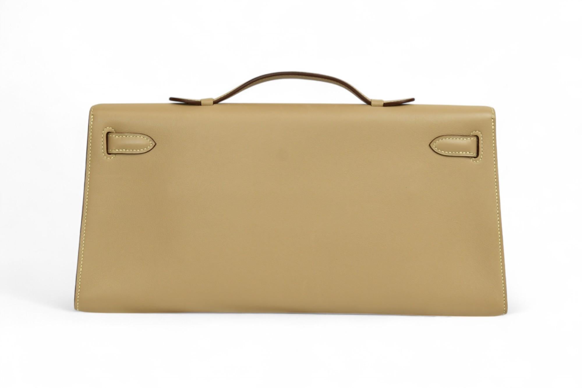Hermès Swift Kelly Longue Clutch Pochette Parchemin  HW dorato e serratura classica in vendita 1