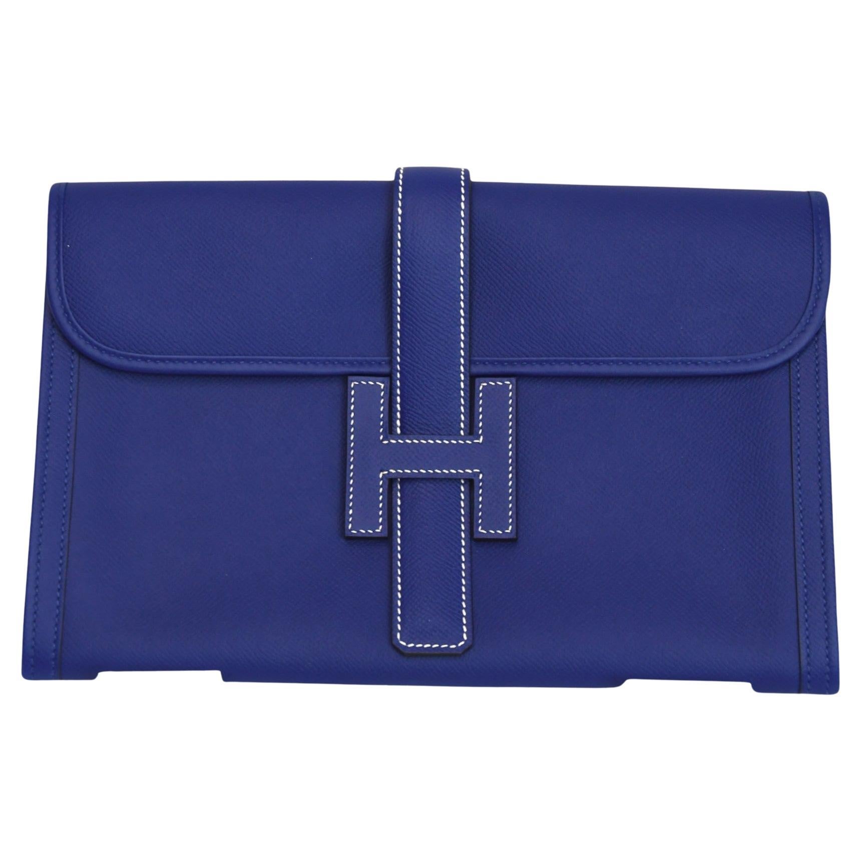 Pochette Hermès Bleu Electrique Epsom in pelle Jige PM  Dettaglio chiusura H. H.