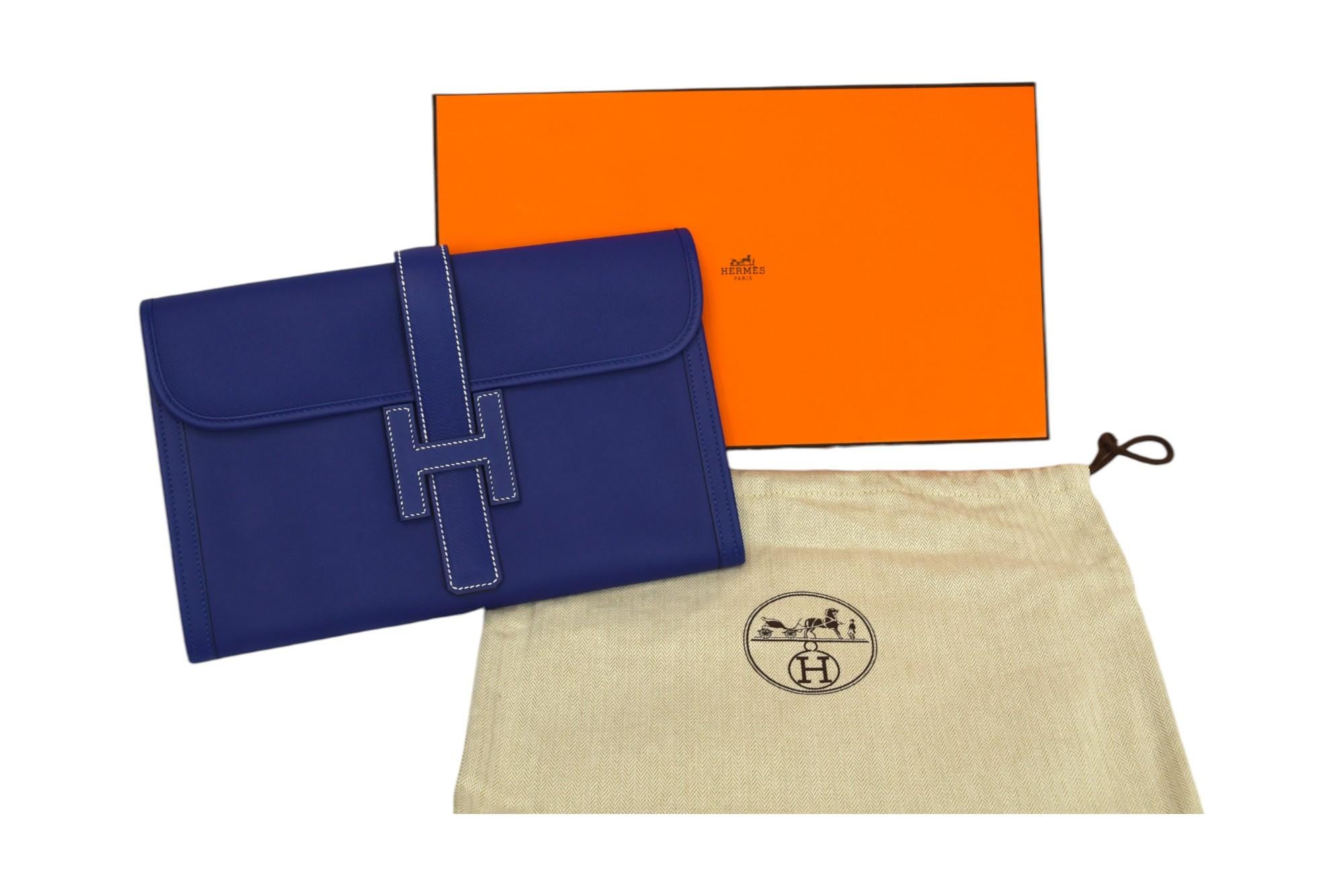 Pochette Hermès Bleu Electrique Epsom in pelle Jige PM  Dettaglio chiusura H. H. in vendita 2
