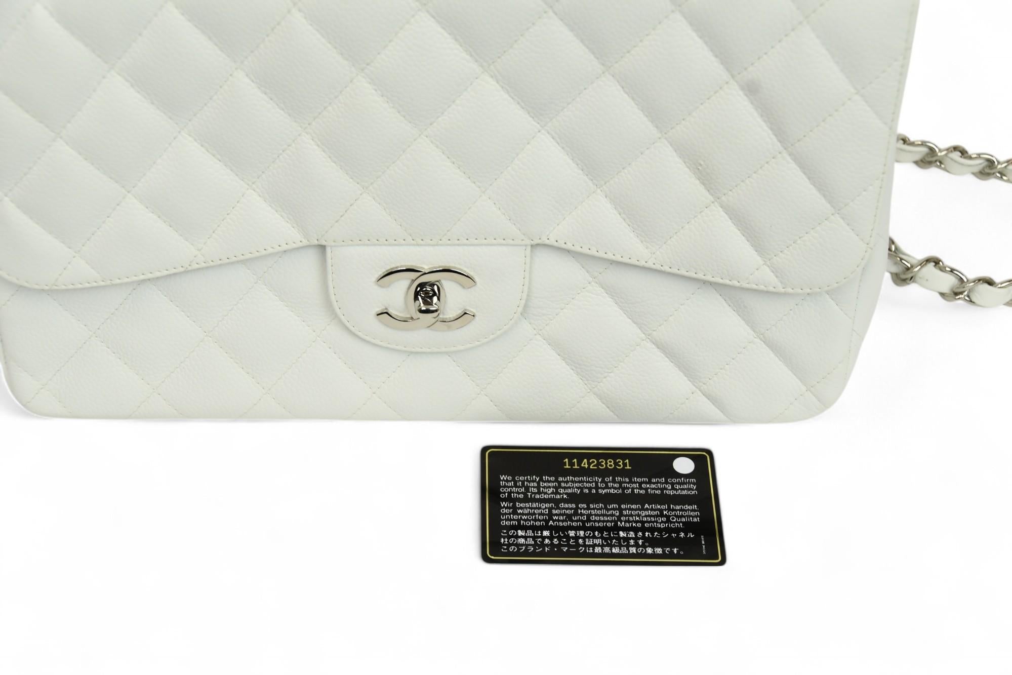 Chanel - Sac classique à rabat en cuir blanc caviar matelassé  Quincaillerie en argent en vente 4