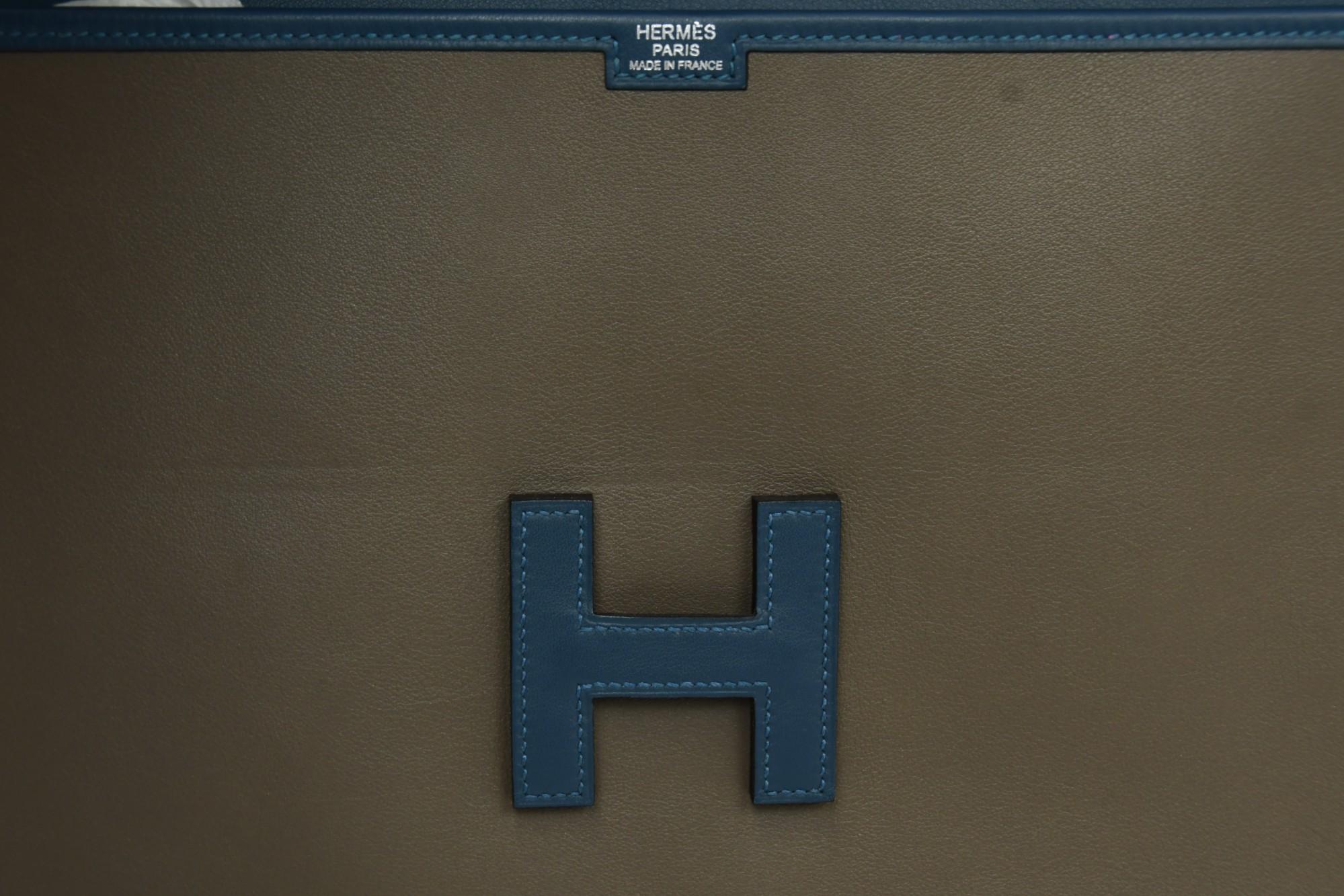 Donna Pochette Hermès Jige GM  Chiusura blu con H. H. in vendita