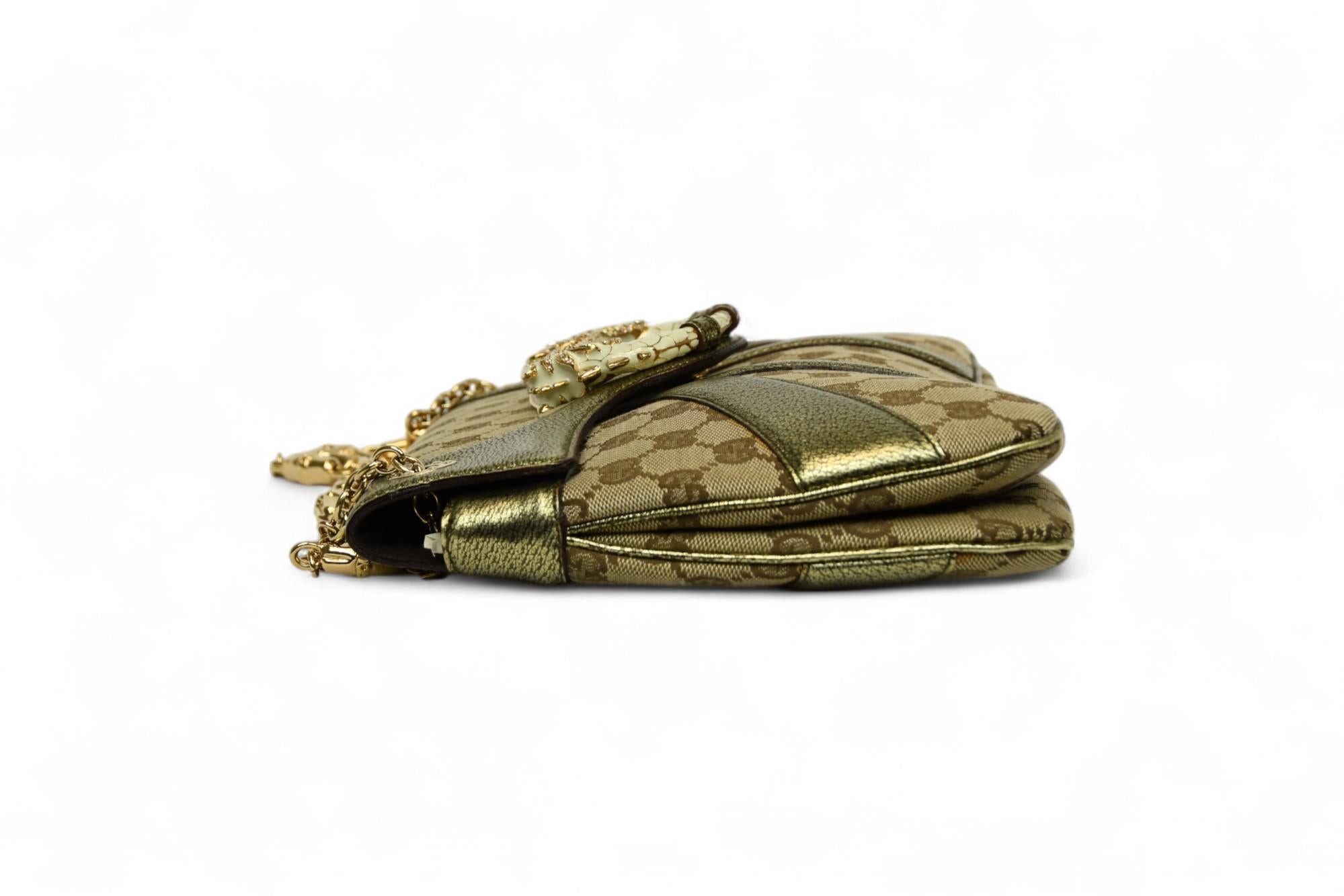Gucci Tom Ford GG Canvas Dragon Bandoulière  Cuir et chaîne en or métallisé en vente 1