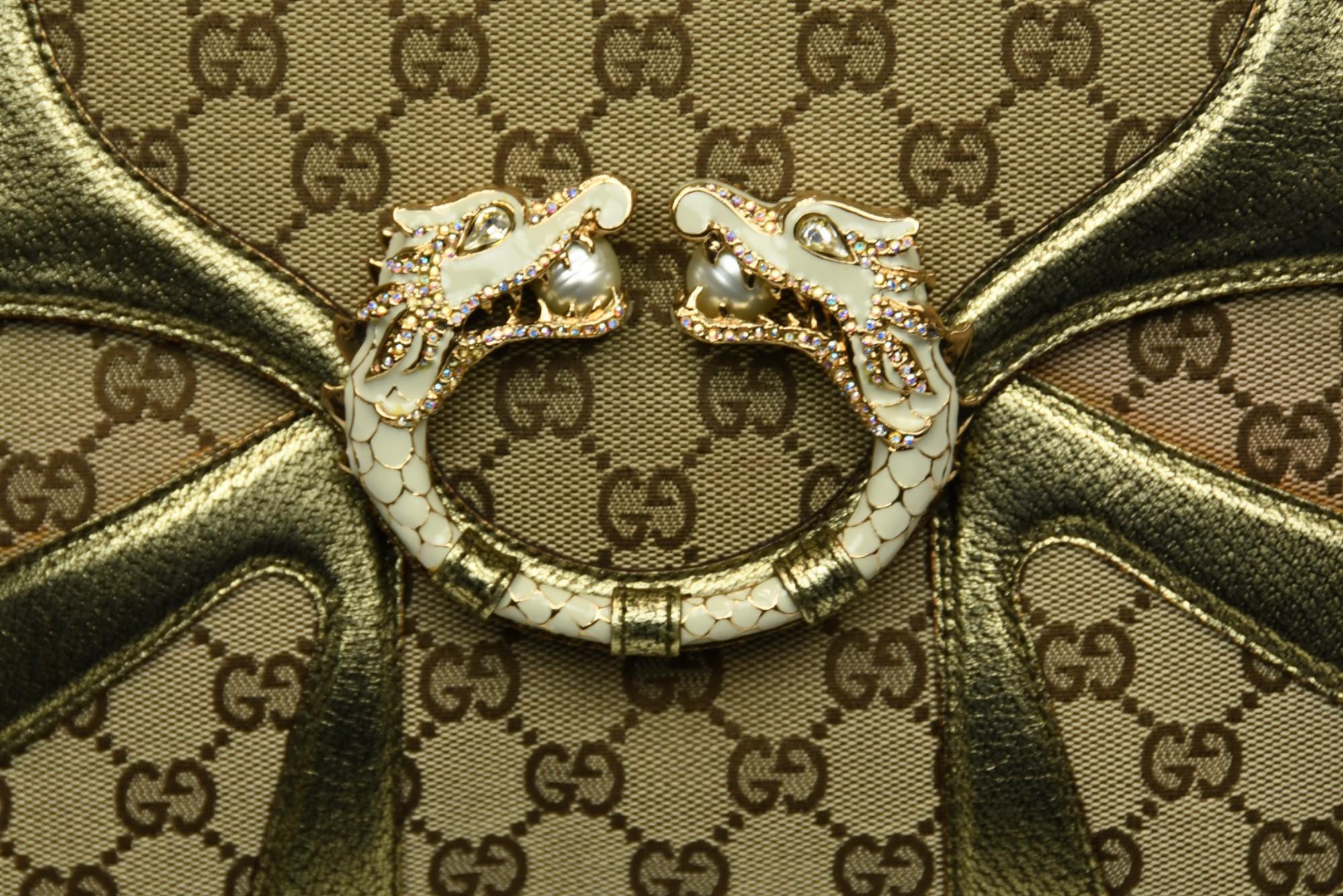 Gucci Tom Ford GG Canvas Dragon Bandoulière  Cuir et chaîne en or métallisé en vente 3