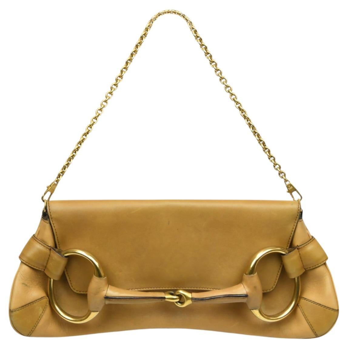 Gucci - Pochette à mors en cuir camel avec chaîne  Quincaillerie en or en vente