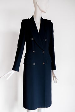 Gucci x Tom Ford Herbst/Winter 1998 Laufsteg: Kate Moss in einem marineblauen Mantel
