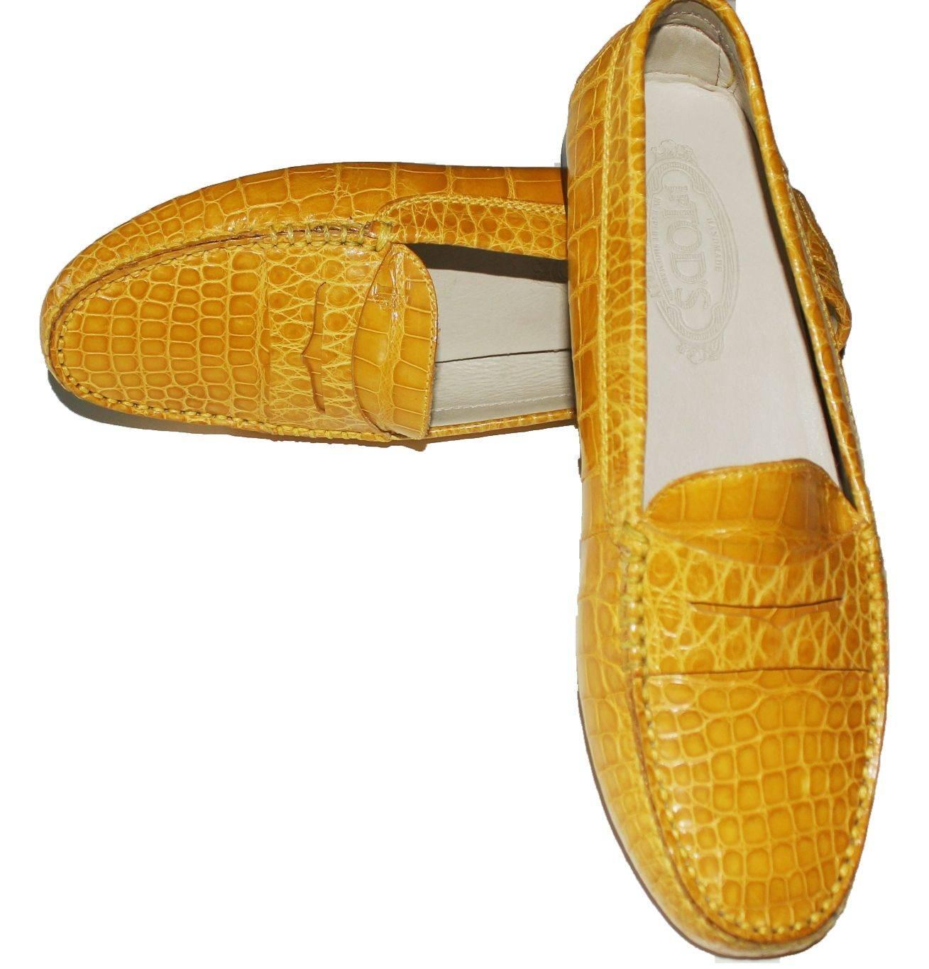 AMAZING TOD'S ALLIGATOR SKIN MOCCASINS

RARE FIND 

RETAIL PRICE 5500$ PLUS TAXES

Condition: New with Tod's dust bag

DETAILS: 
A TOD'S signature piece that will last you for years
Pure luxury
Beautiful exotic skin real alligator leather
