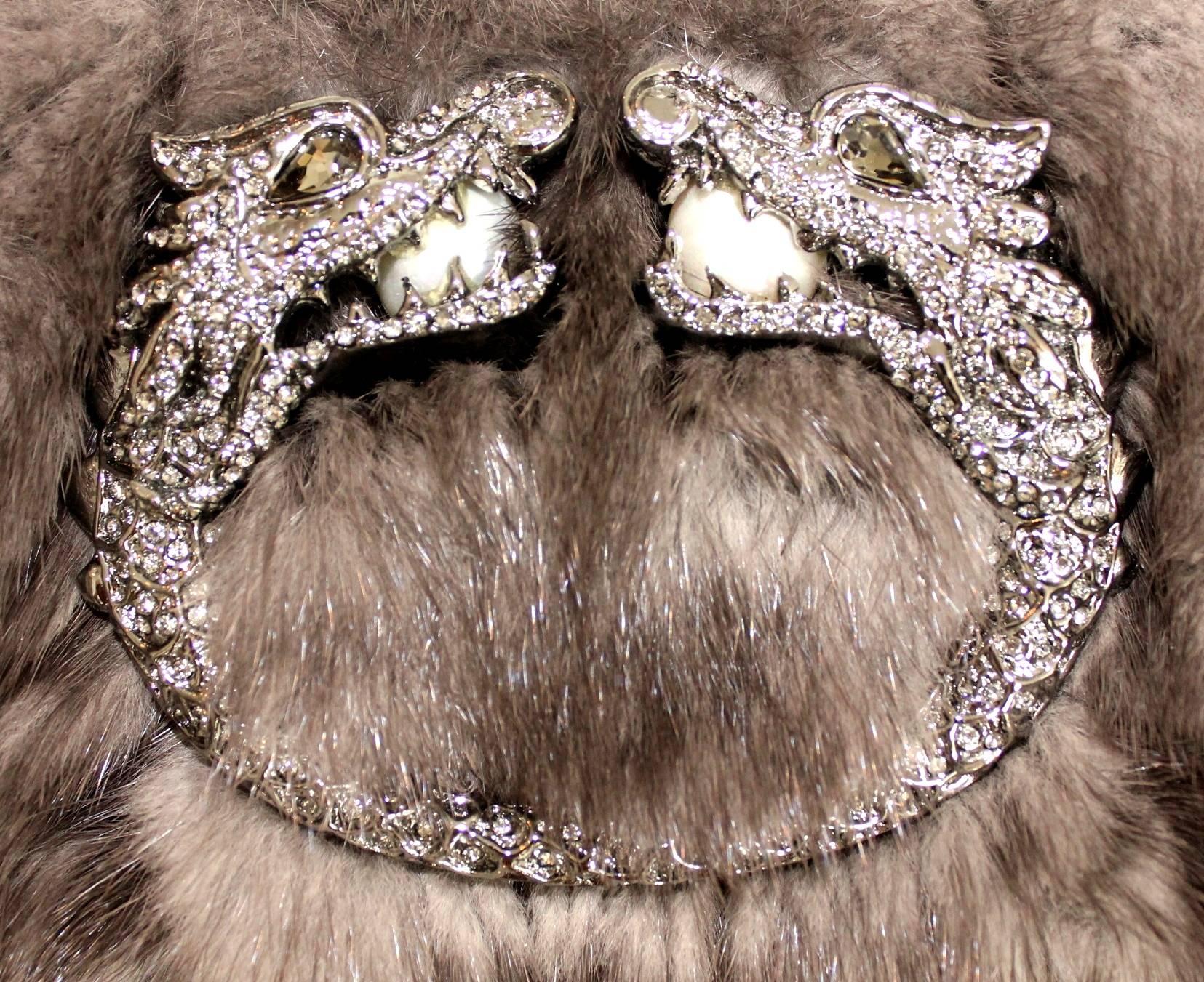 NEU Gucci Tom Ford FW 2004 Handtasche Clutch aus Nerzpelz mit Juwelen und Perlen Damen im Angebot