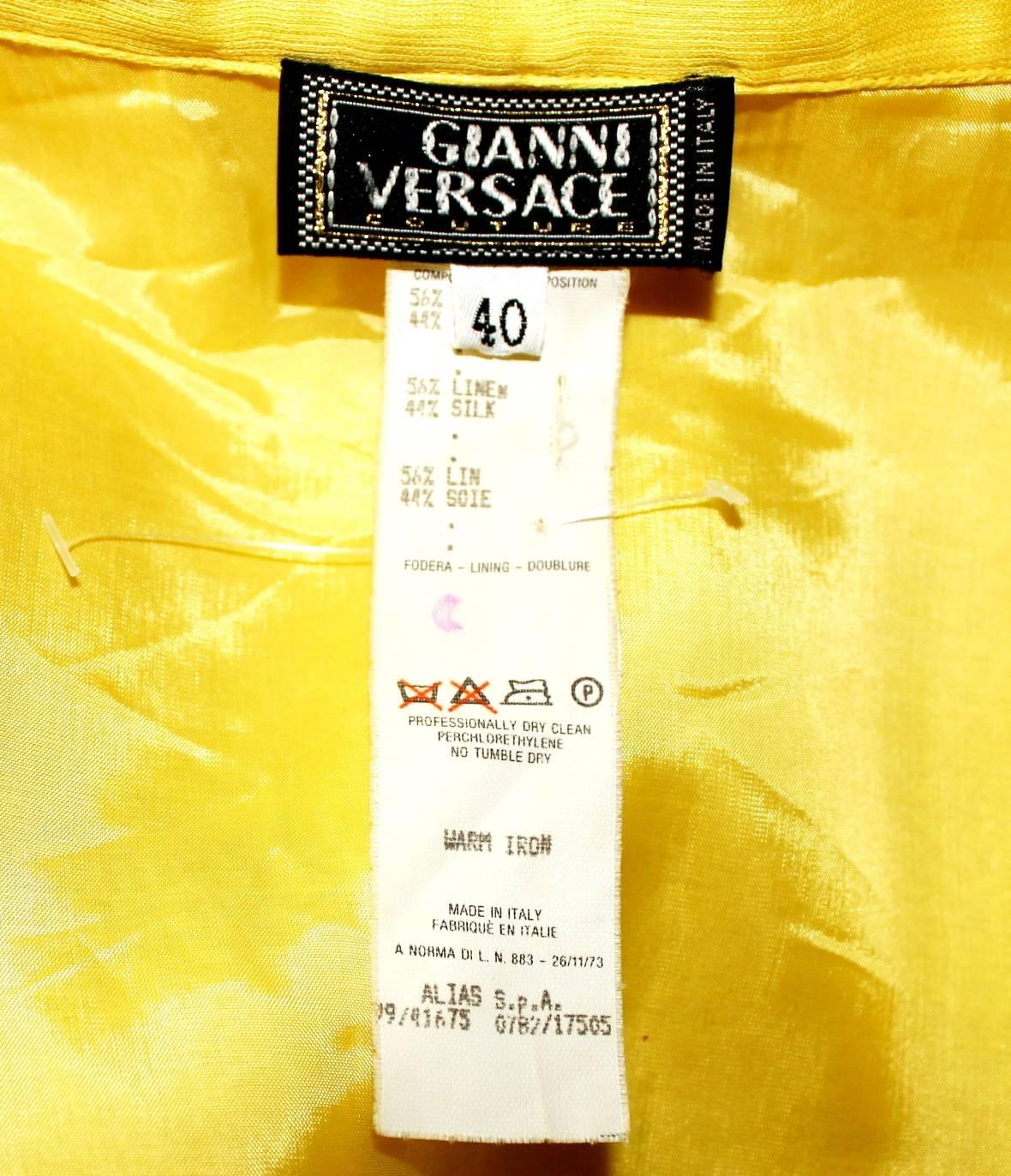Robe d'été Gianni Versace Couture en soie et lin jaune, taille 40, années 1990 Bon état - En vente à Switzerland, CH
