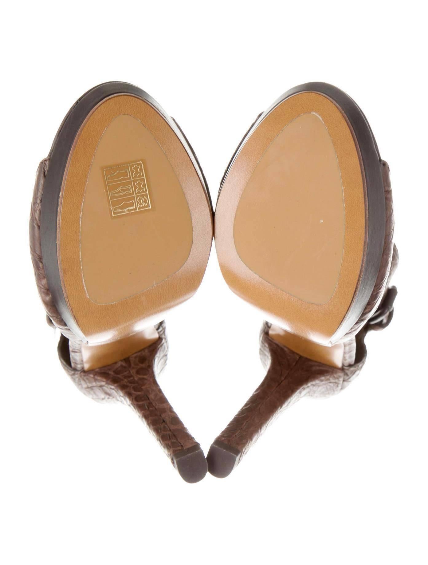 Bottega Veneta Chocolate Brown Crocodile High Heel Sandals In New Condition In Switzerland, CH