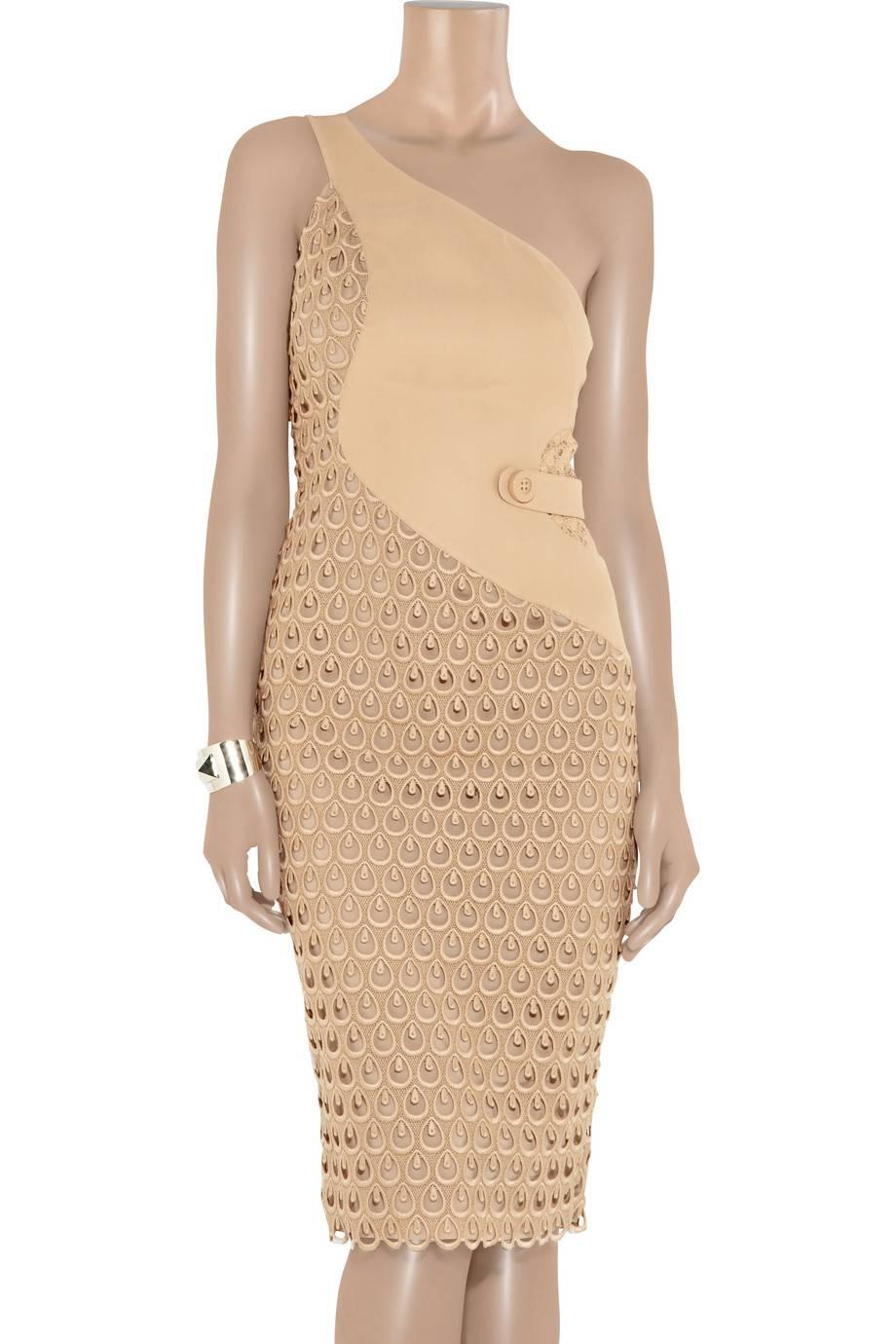GORGEOUS VERSACE SILK & LACE INSERT DRESS

WORN BY TOPMODELS AND ACTRESSES

KEYPIECE BY VERSACE FEATURED IN THE AD CAMPAIGN, THE RUNWAY SHOW AND IN MANY MAGAZINE EDITORIALS

SOLD OUT IMMEDIATELY

Stunning VERSACE signature dress in nude silk and