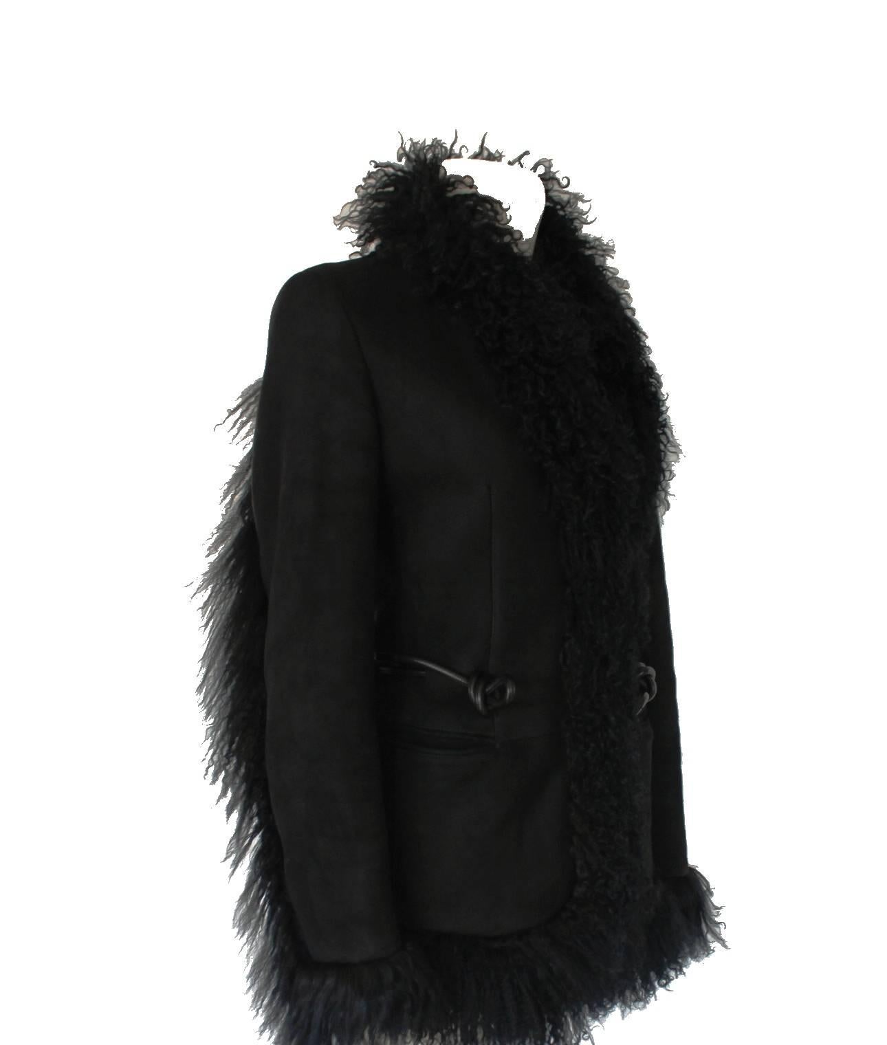 GUCCI BLACK SUEDE SHEARLING FUR JACKET

DETAILS:

    A GUCCI classic!
    Fabolous design
    Finest black suede / shearling
    Completely with fur inside
    Made in Italy
    Black leather belt included
