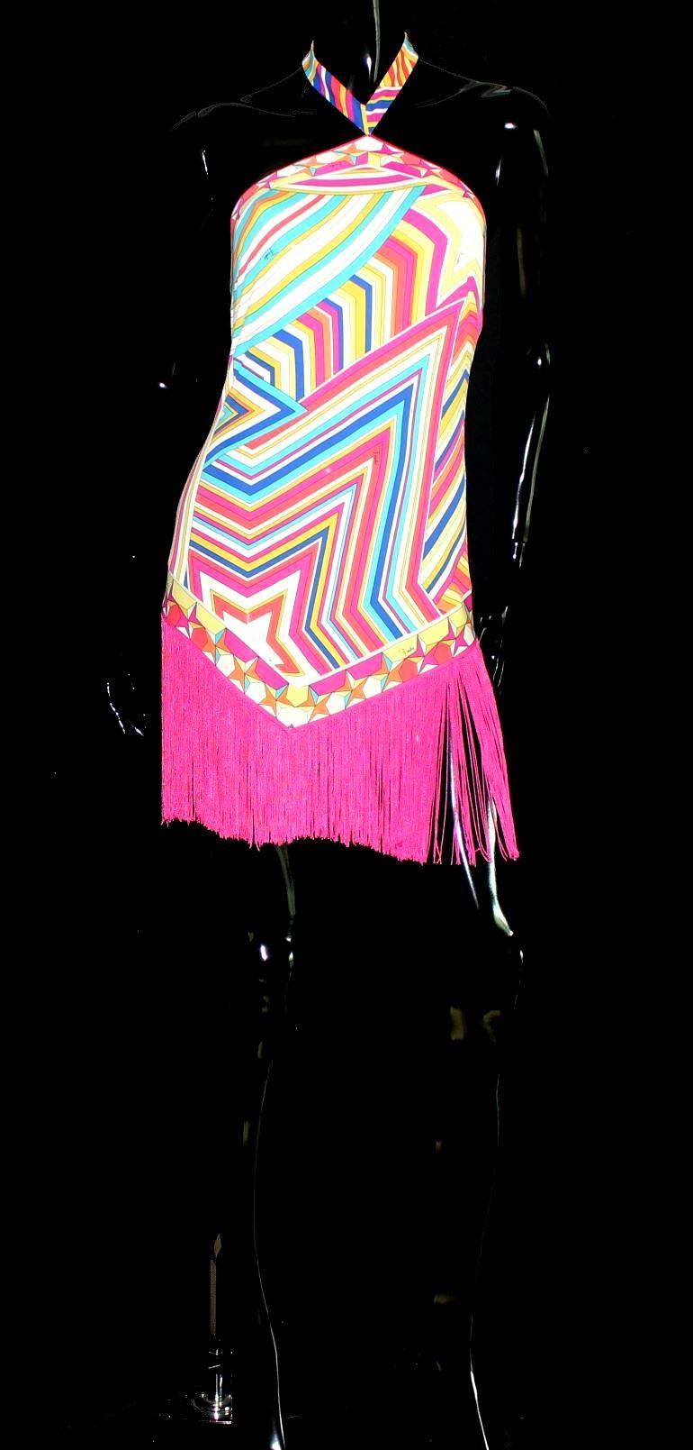 Beautiful EMILIO PUCCI print silk dress
Signature piece with the timeless EMILIO PUCCI print
Stunning print, "Emilio" discreetly written all over
Hot pink fringes on lower part
Simply slips on
Hidden zip closure on back side
Neck