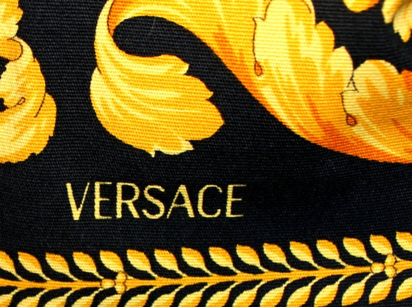 Versace Colorful Signatur Medusa Print Graffiti Hose Racer Top Ensemble Anzug im Zustand „Gut“ im Angebot in Switzerland, CH