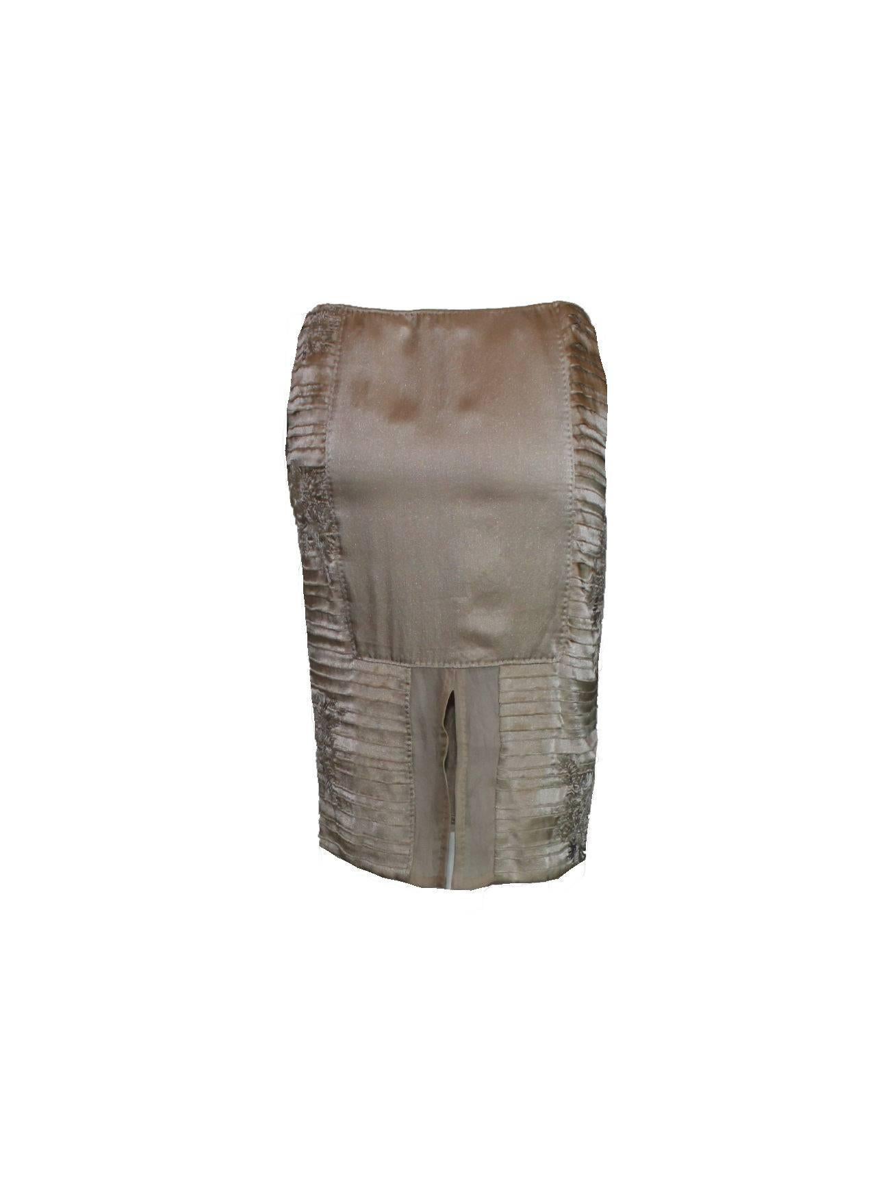 Stunning silk skirt by Tom Ford for Gucci
From his famous SS 2003 collection
Beautiful ombre layered silk
See-through panels
Hand-embroidery
Stunning piece
Made in Italy
Dry Clean Only