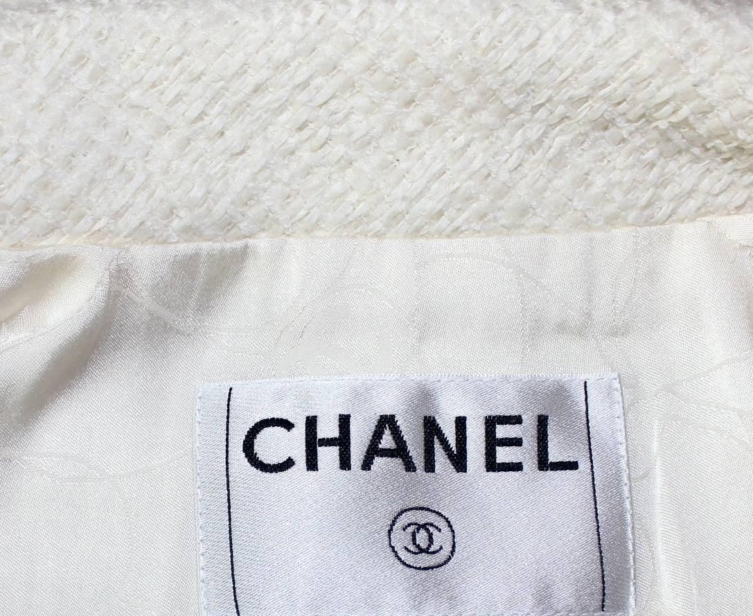 Classy Chanel Ivory Tweed CC Logo Button Jacket 4