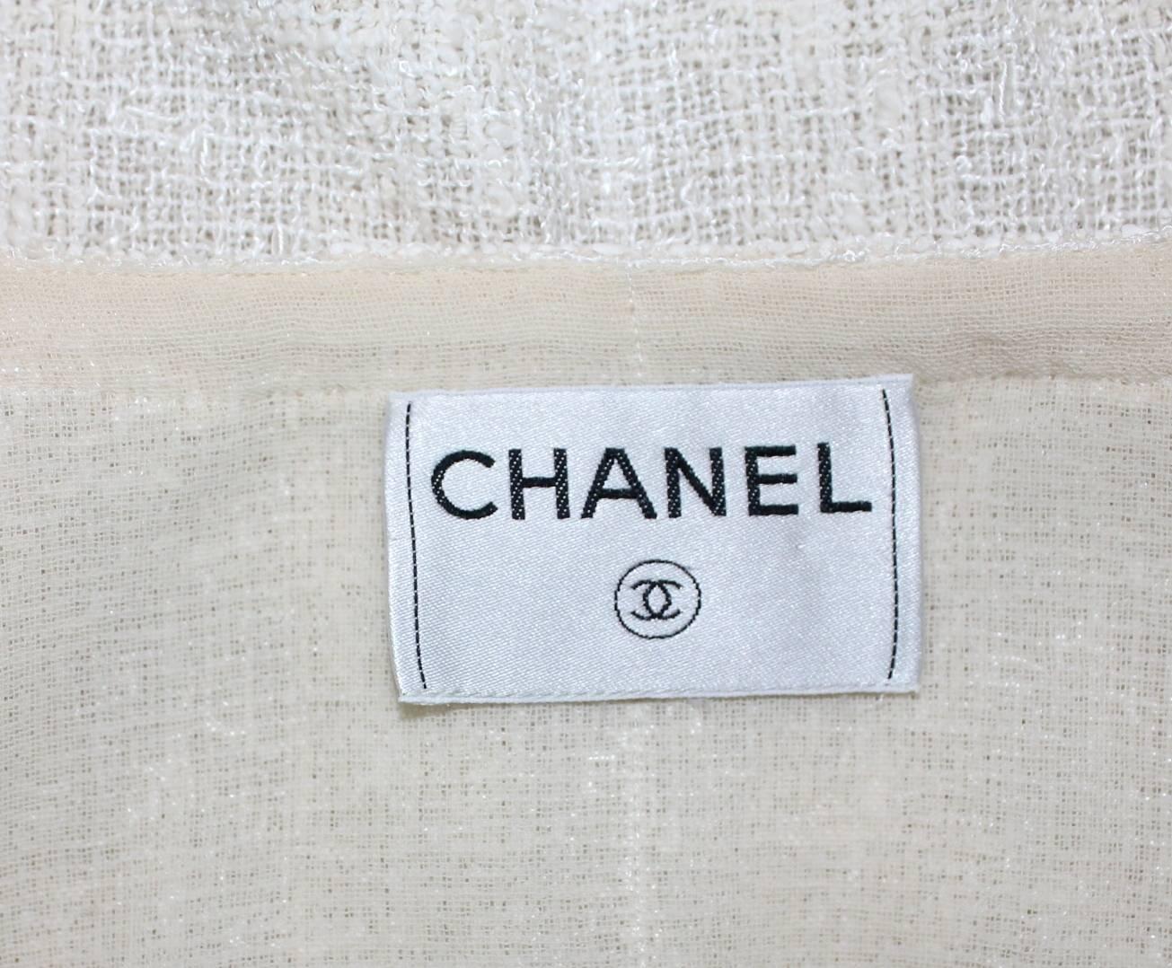 Superbe tailleur jupe Chanel en tweed ivoire avec veste taille haute en vente 3