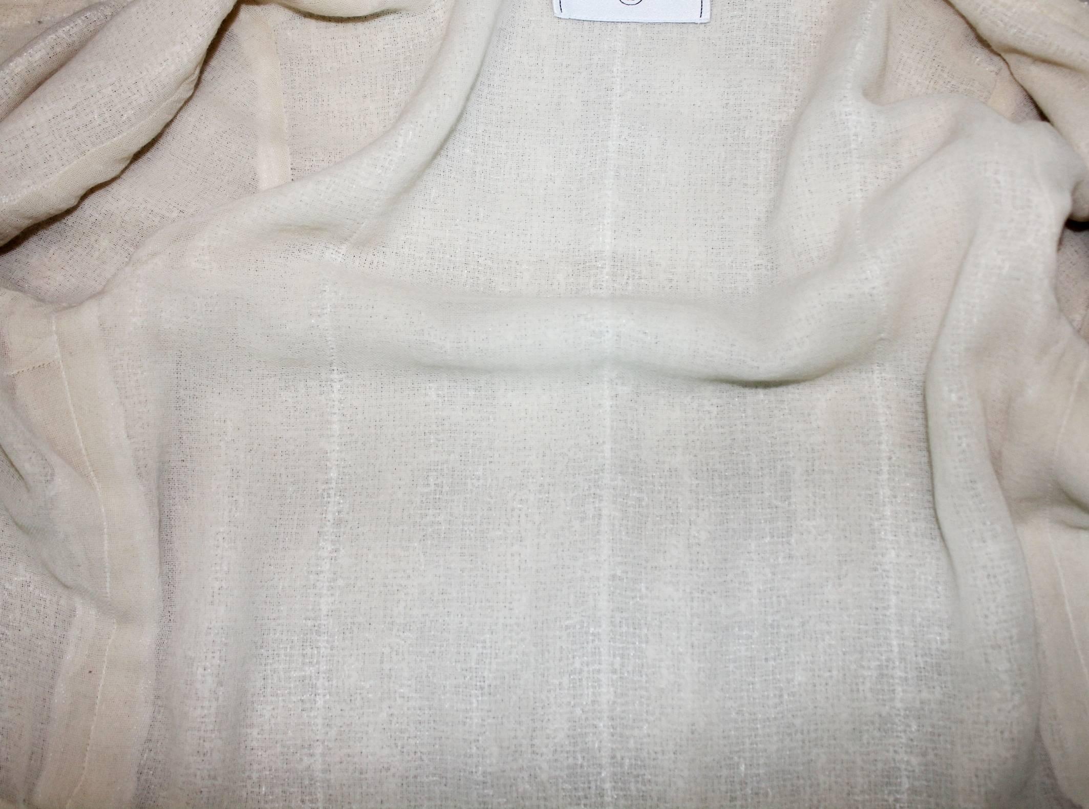 Superbe tailleur jupe Chanel en tweed ivoire avec veste taille haute en vente 2