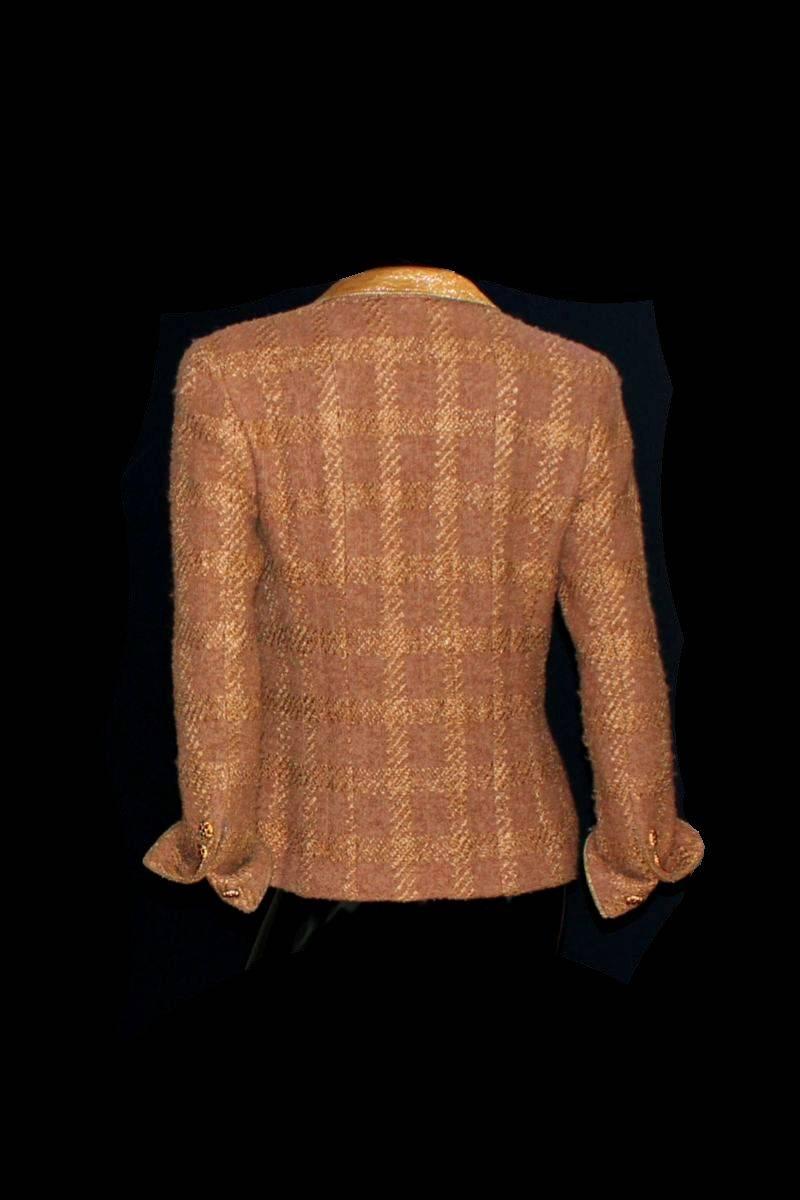 A true icon designed by Karl Lagerfeld for Chanel
Tweed fabric exclusively produced by Maison Lesage for Chanel
Golden colored collar
Partially lined and trimmed with metallic gold lamé in 3D structure
Front pockets
Golden jeweled buttons on sleeves