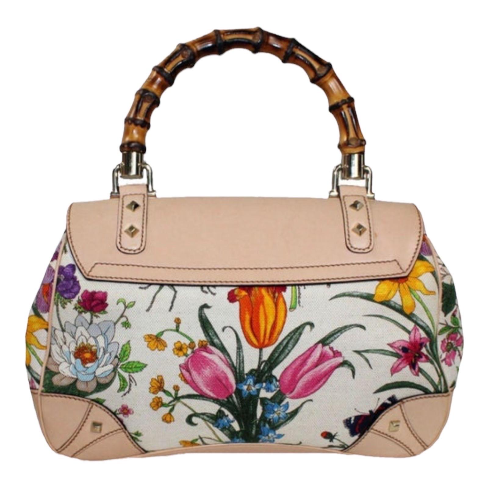 A stunning GUCCI signature piece that will last you for many years
Timeless classic - a true beauty!
From one of GUCCI's most stunning collections in the famous GUCCI FLORA print
Already now part of the museum collection of GUCCI MUSEO - An