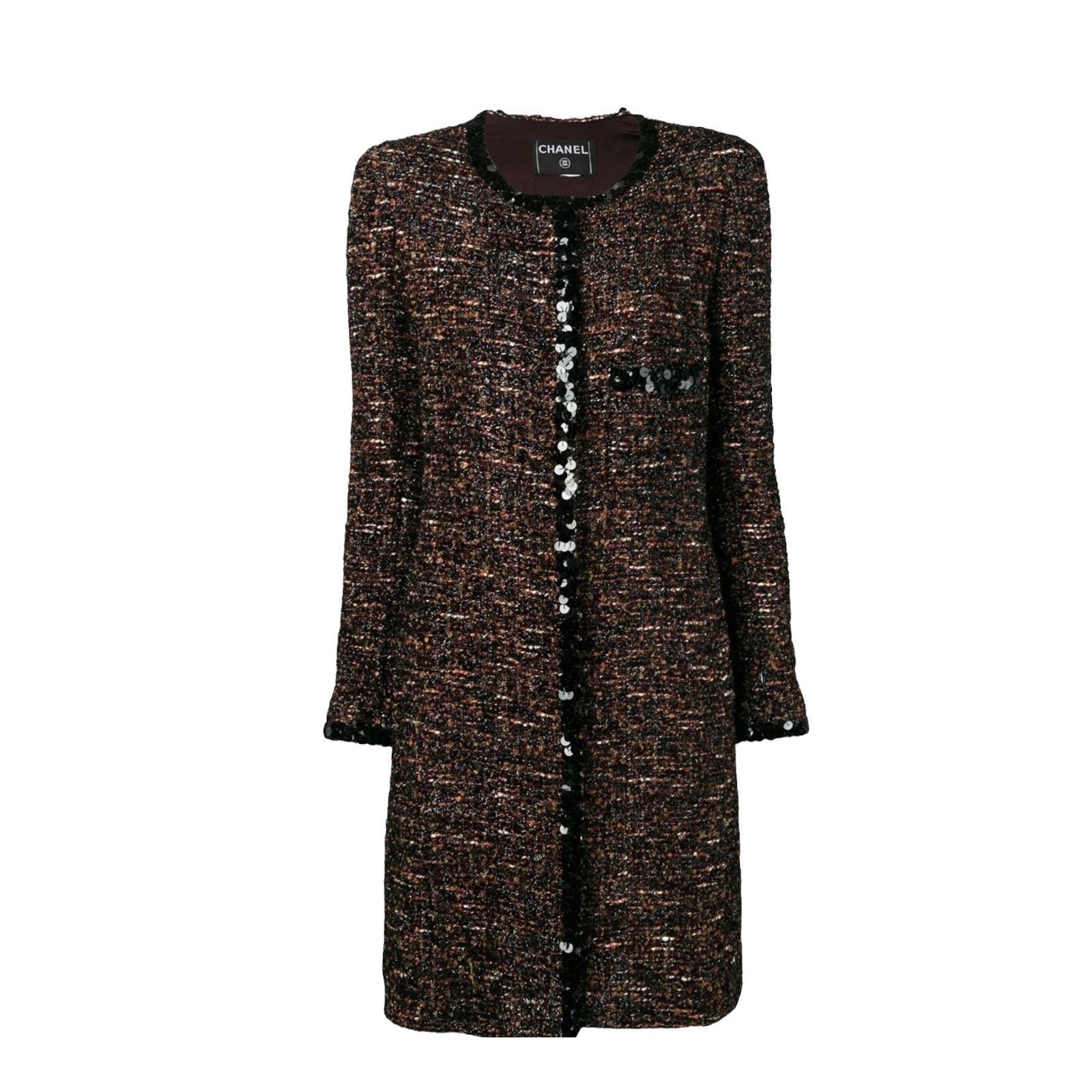 Beautiful CHANEL fantasy tweed coat
A true CHANEL signature item that will last you for many years
Closes in front with concealed 