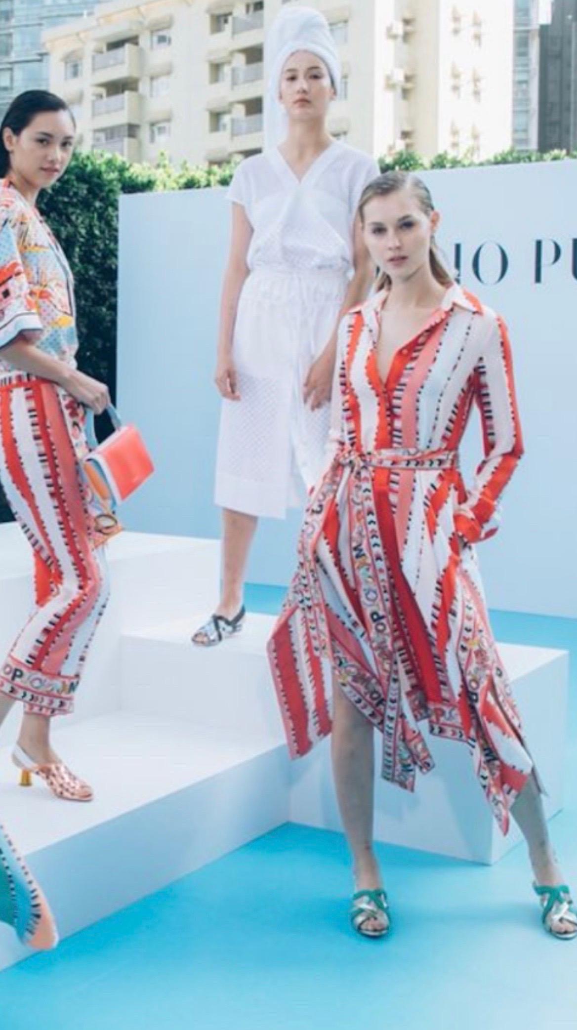 NUOVO Emilio Pucci Signature Abito sciarpa in twill di seta stampato con cintura 36 in vendita 9
