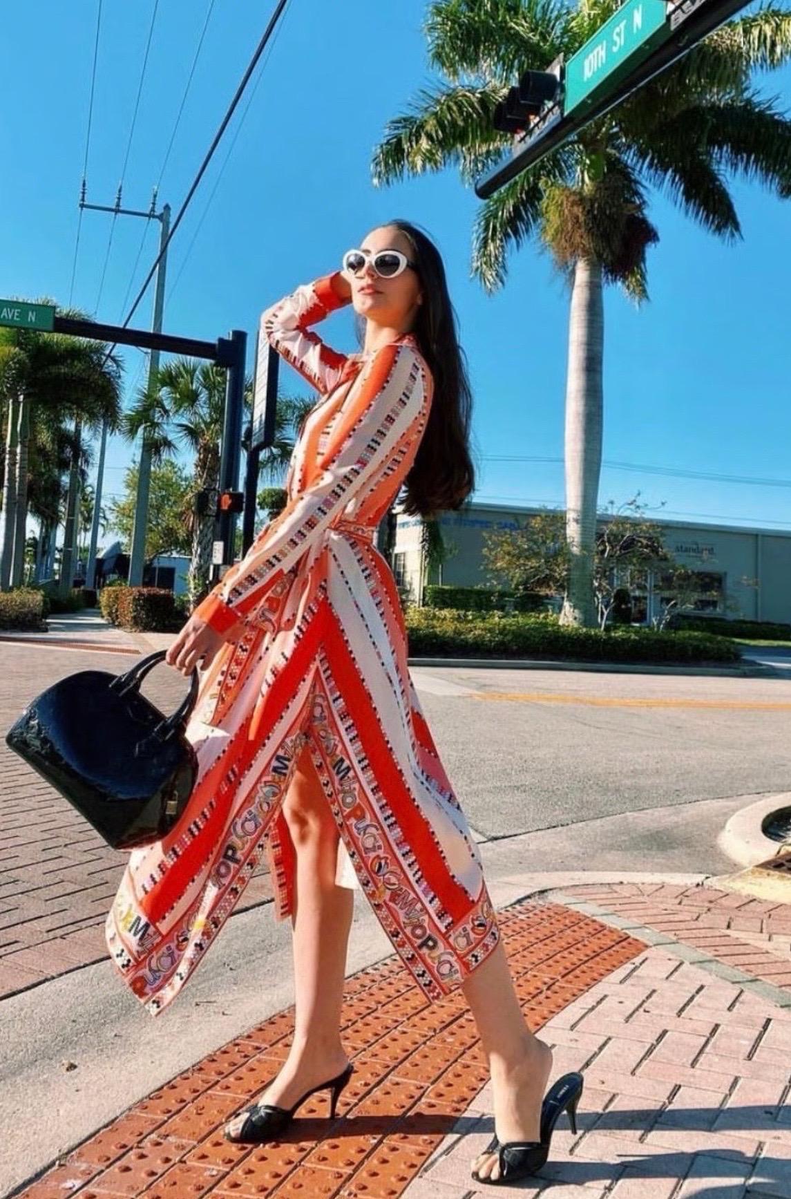 NUOVO Emilio Pucci Signature Abito sciarpa in twill di seta stampato con cintura 36 in vendita 15