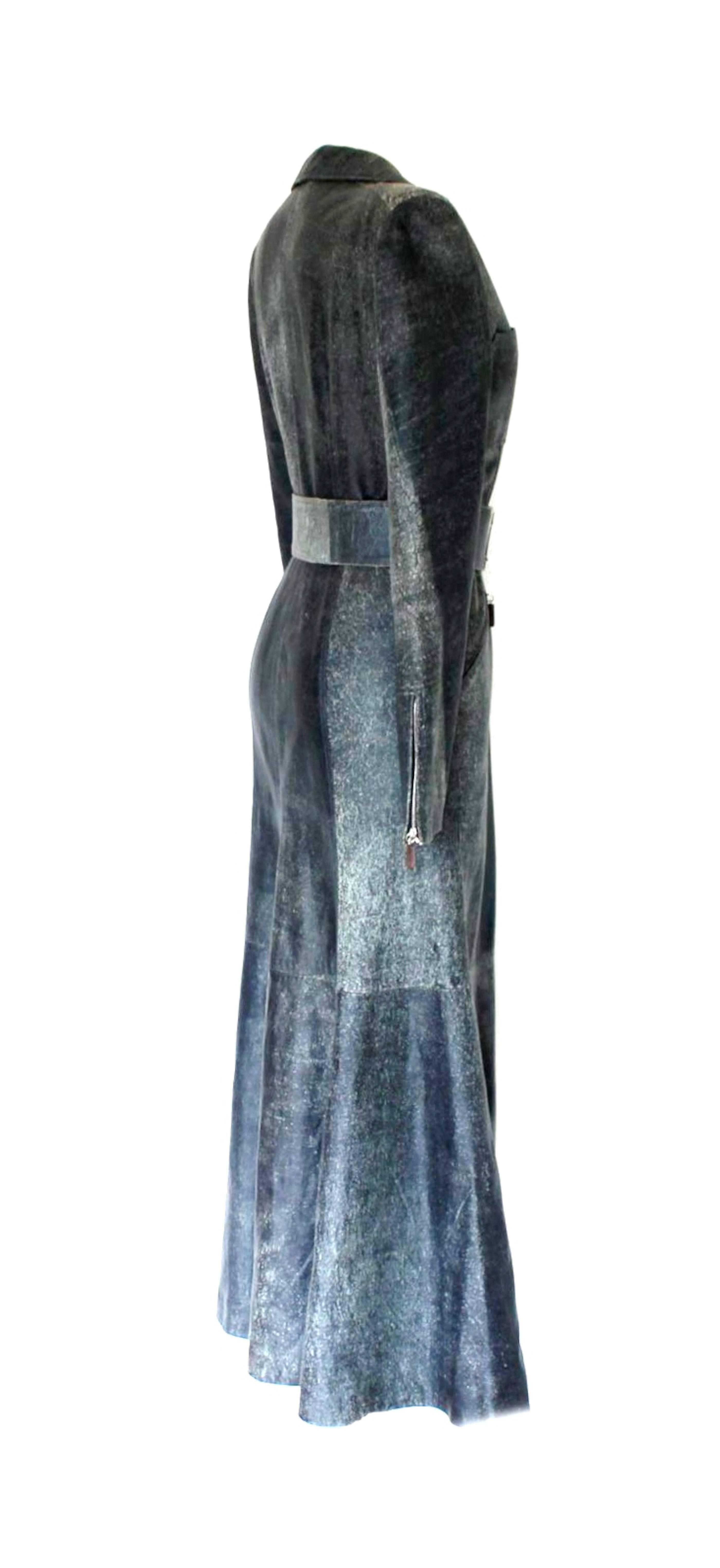 

FANTASTIC GIANNI VERSACE COUTURE

 DENIM/JEANS-STYLE DISTRESSED LEATHER GOWN

AS SHOWN ON THE RUNWAY SHOW AND AD CAMPAIGN

SOLD OUT IMMEDIATELY

    Impossible to find!
    A true gem! This is a very rare and out-of-the-ordinary gown
 