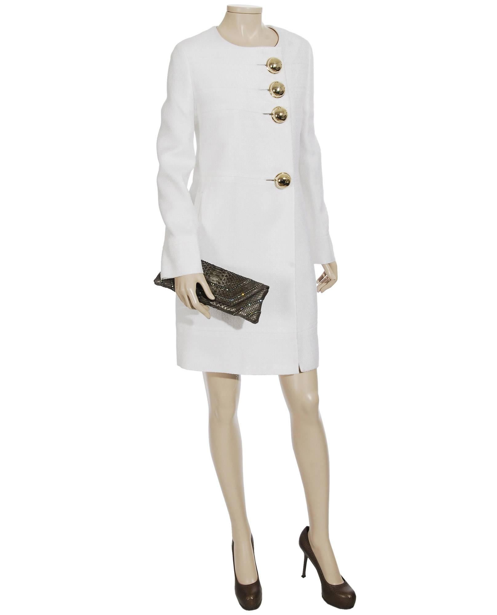  Stunning Versace Ivory Summer Coat With XL Button Detail

This beautiful coat is both an absolute IT-PIECE and timeless classic!

DETAILS: 

A great piece made by VERSACE
This gorgeous coat is made out of fine ivory fabric
Golden XL buttons