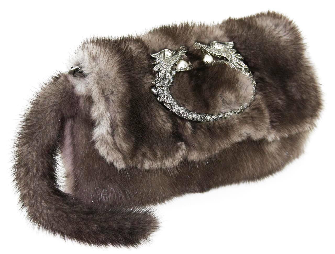 NEU Gucci Tom Ford FW 2004 Handtasche Clutch aus Nerzpelz mit Juwelen und Perlen (Schwarz) im Angebot