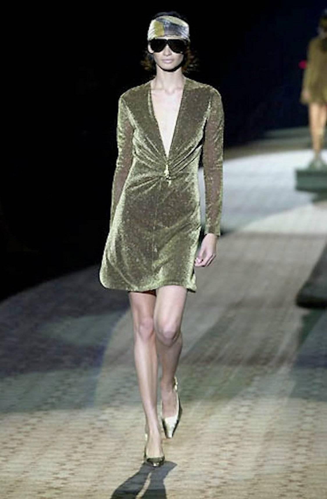UNWORN Gucci By Tom Ford 2000 Metallic Deep Plunging Evening Dress 42 In Good Condition For Sale In Switzerland, CH