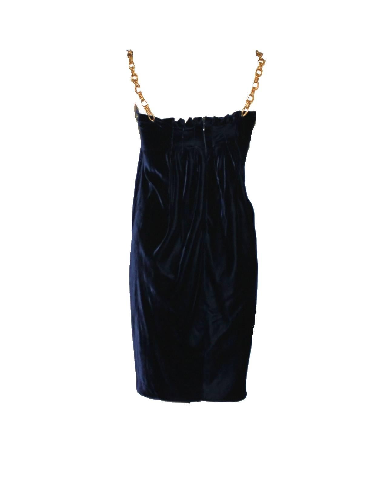 Amazing Dolce & Gabbana Dress - a timeless classic
Made of midnight blue velvet
Empire style with gold link chain that goes under the bust
Tassle engraved with "Dolce & Gabbana"
Size IT 38, runs small and fits best US 2-4
New